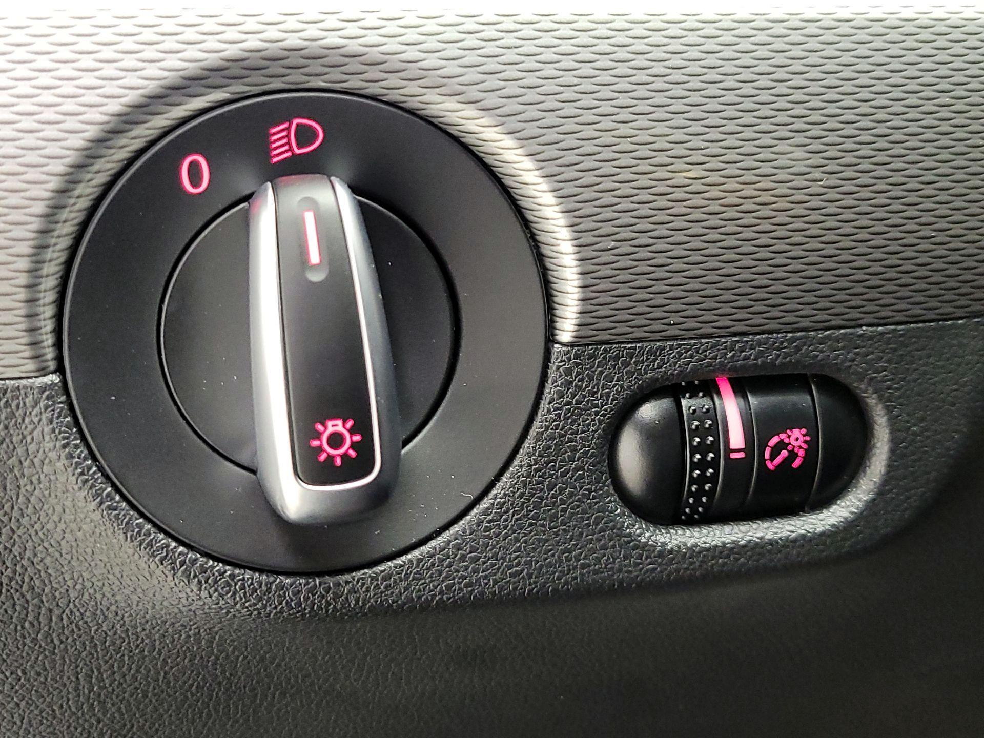 Thumbnail: 2015 Volkswagen Jetta - 13