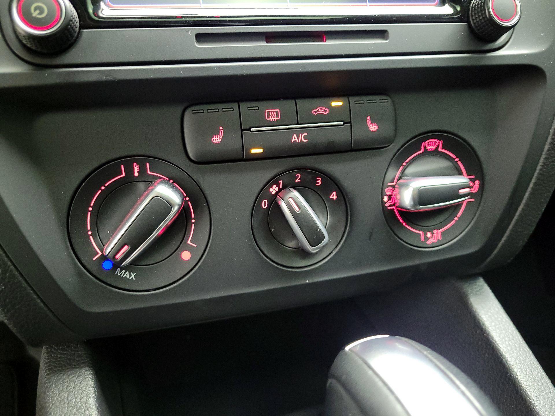 Thumbnail: 2015 Volkswagen Jetta - 16