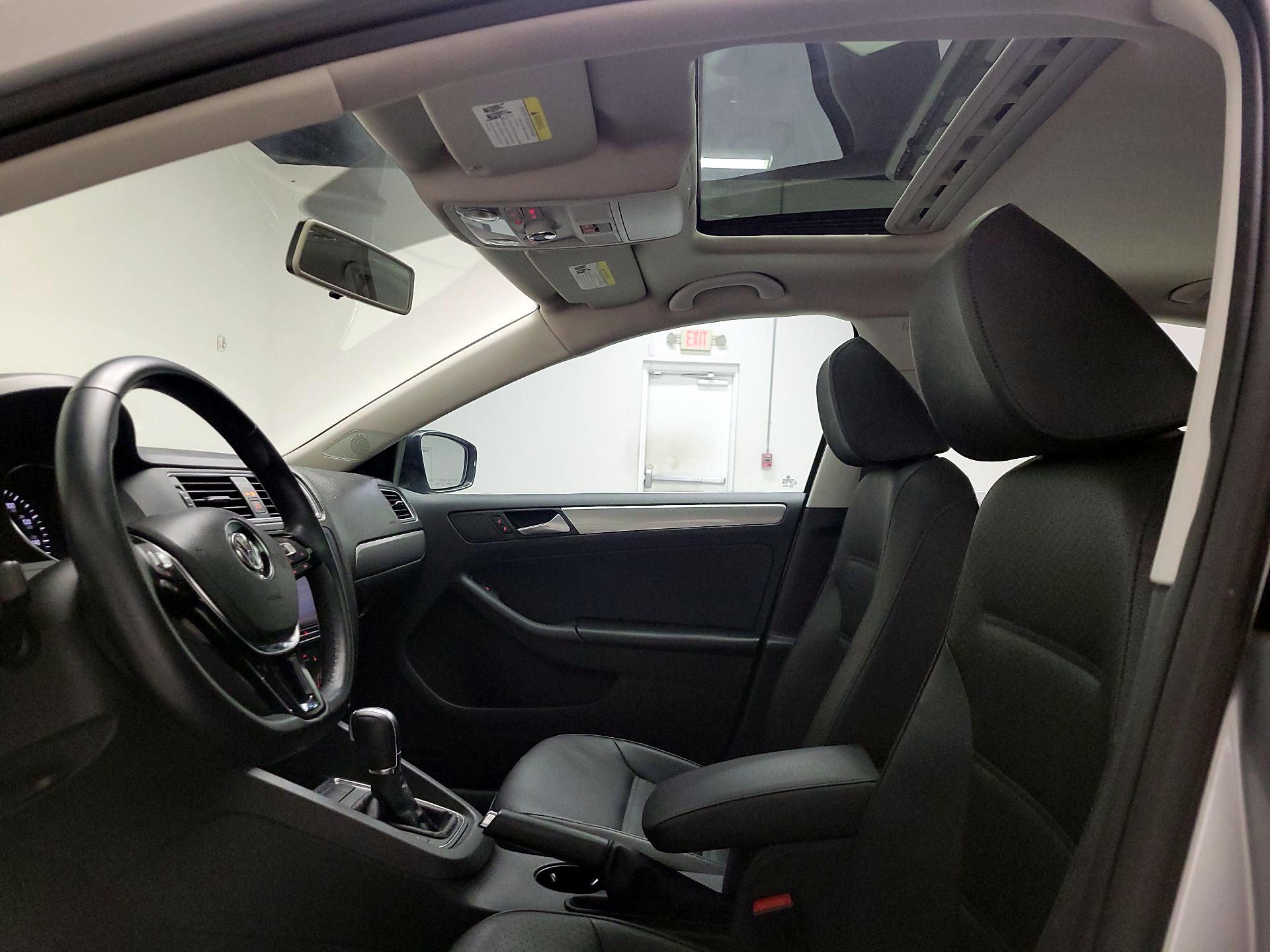 Thumbnail: 2015 Volkswagen Jetta - 18