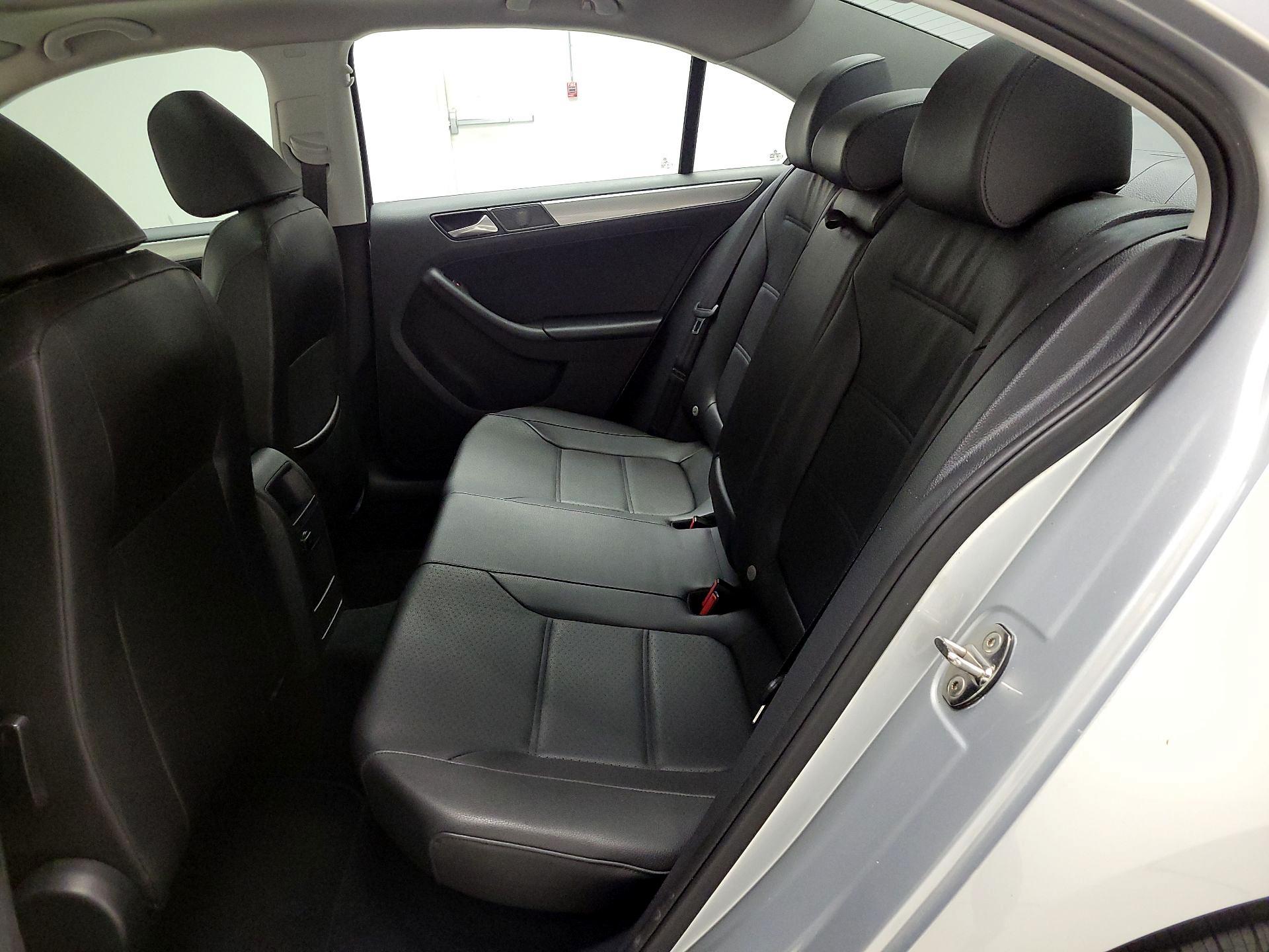 Thumbnail: 2015 Volkswagen Jetta - 19