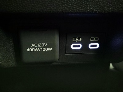 USB/AUX Ports