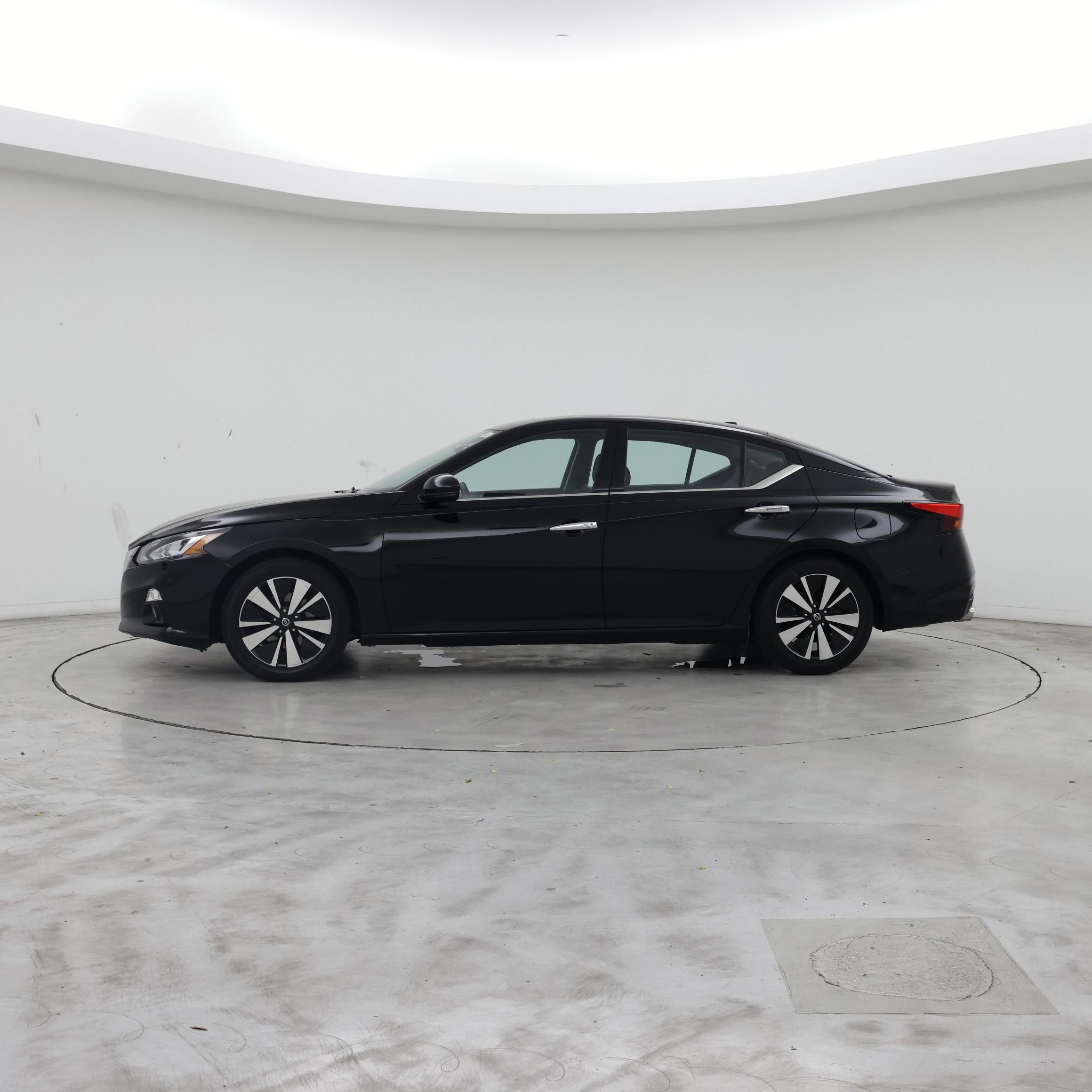 Thumbnail: 2020 Nissan Altima - 3