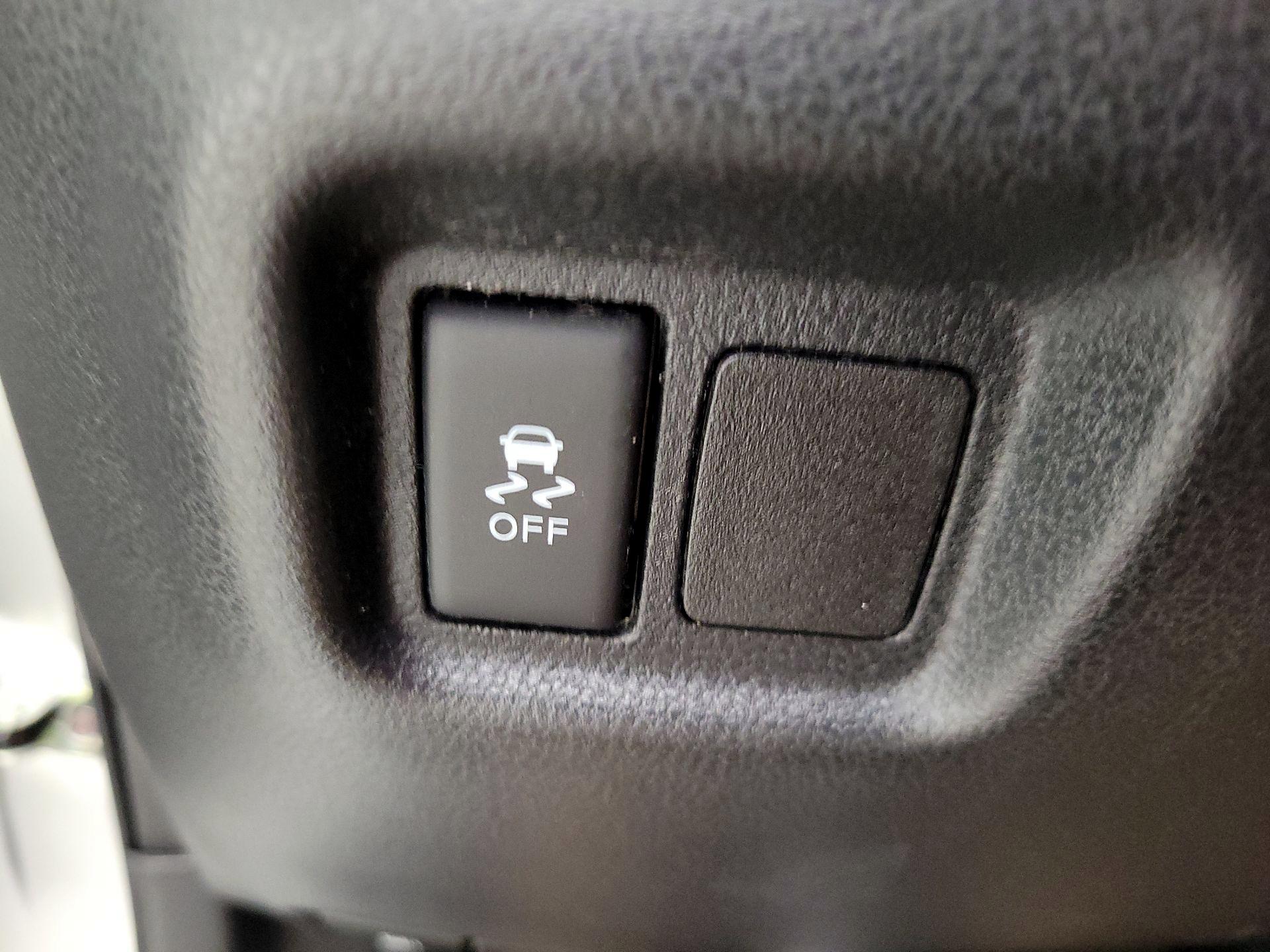 Thumbnail: 2016 Nissan Versa Note - 13