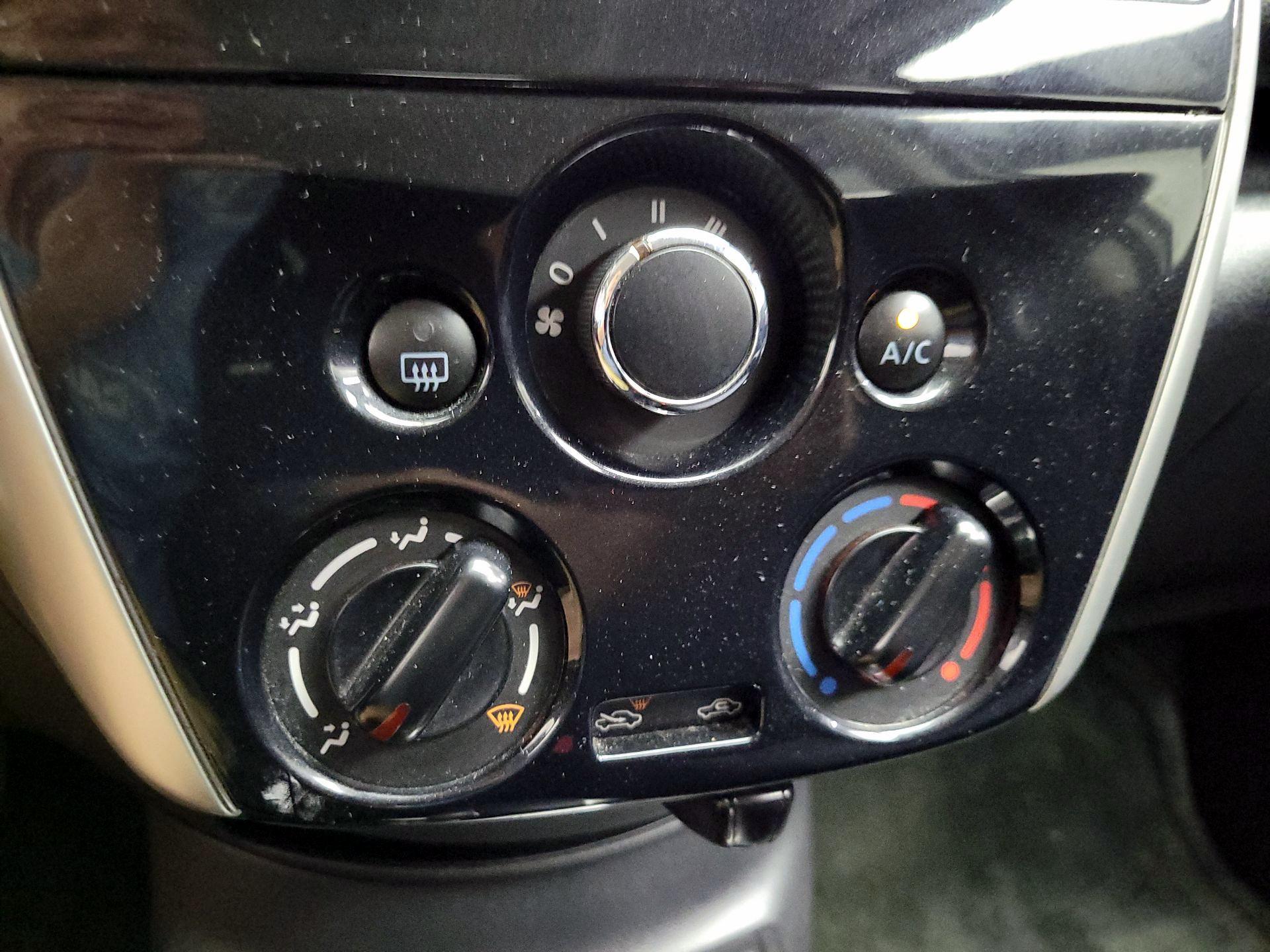 Thumbnail: 2016 Nissan Versa Note - 16
