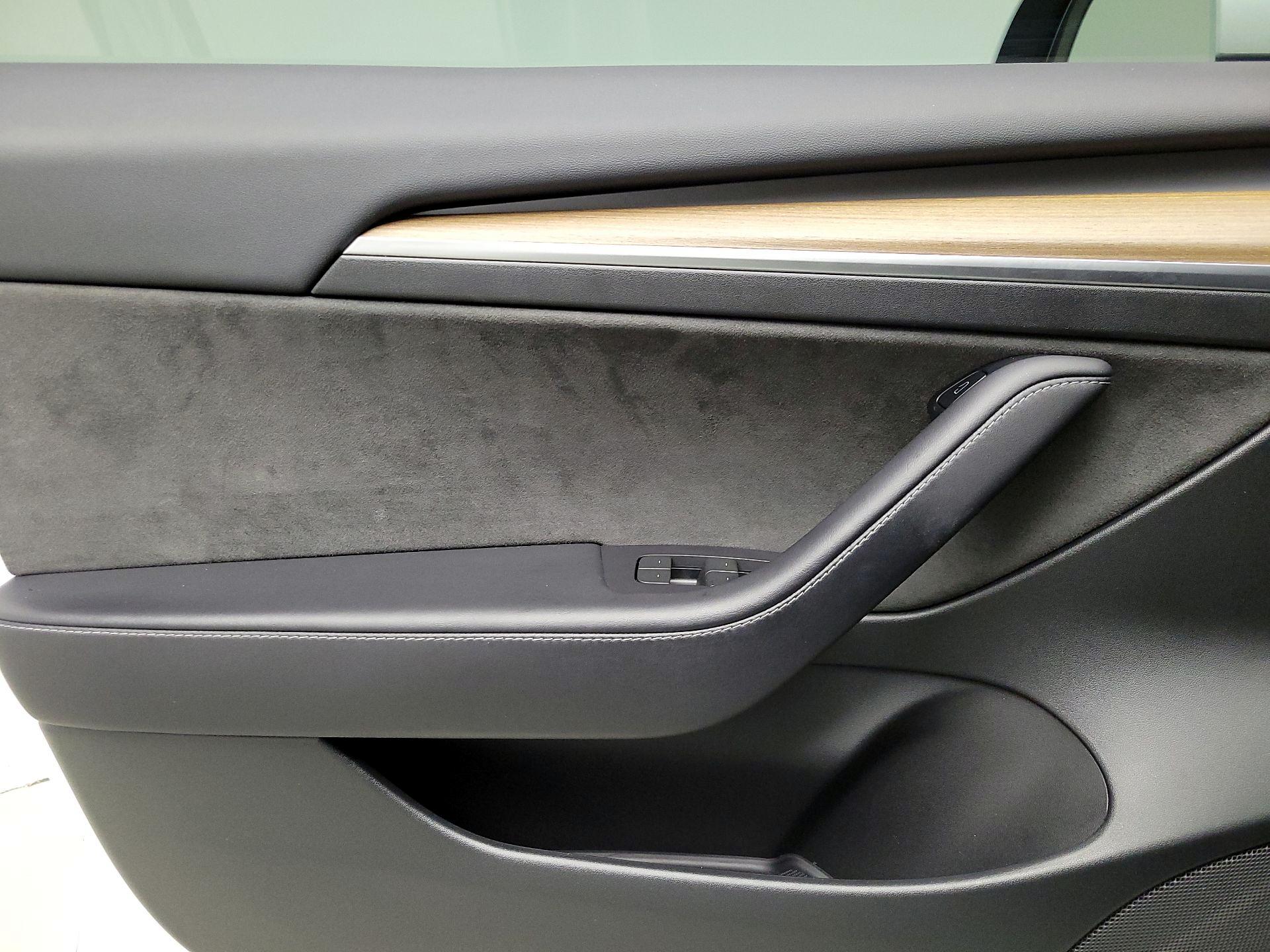 Thumbnail: 2023 Tesla Model 3 - 12