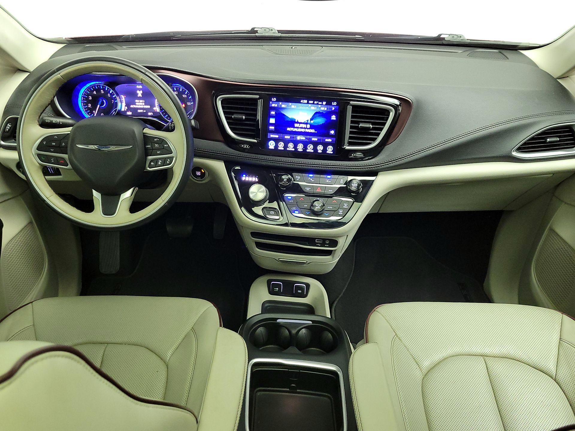 Thumbnail: 2017 Chrysler Pacifica - 9
