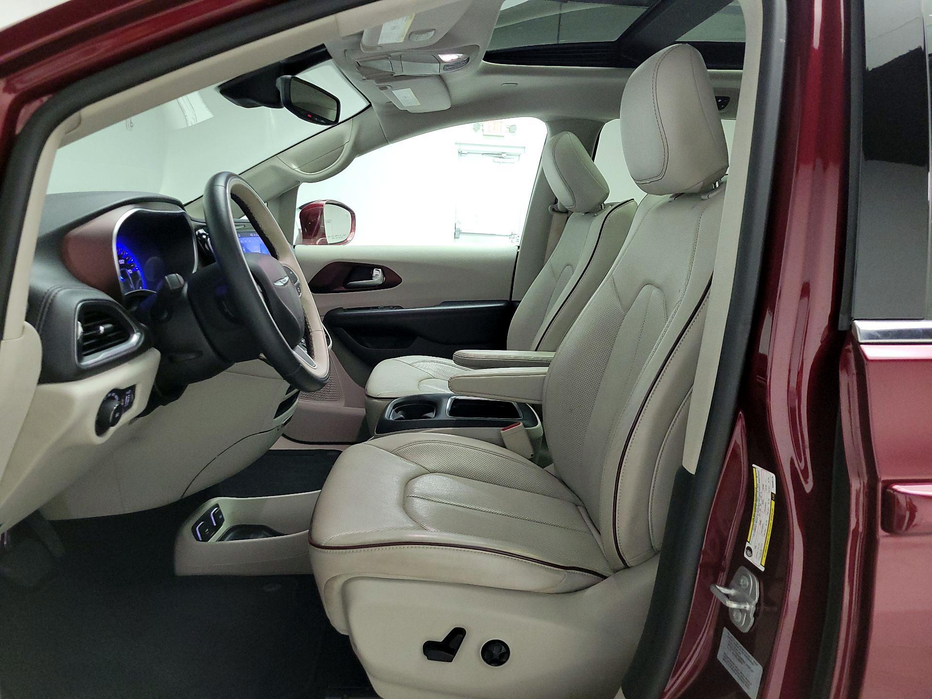 Thumbnail: 2017 Chrysler Pacifica - 11