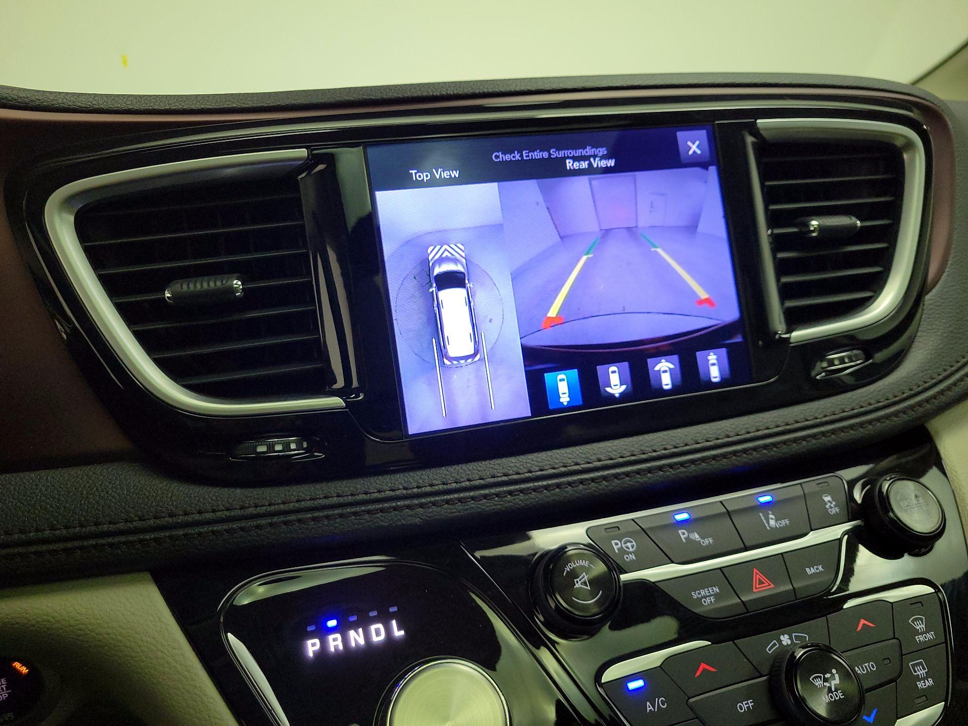 Thumbnail: 2017 Chrysler Pacifica - 15