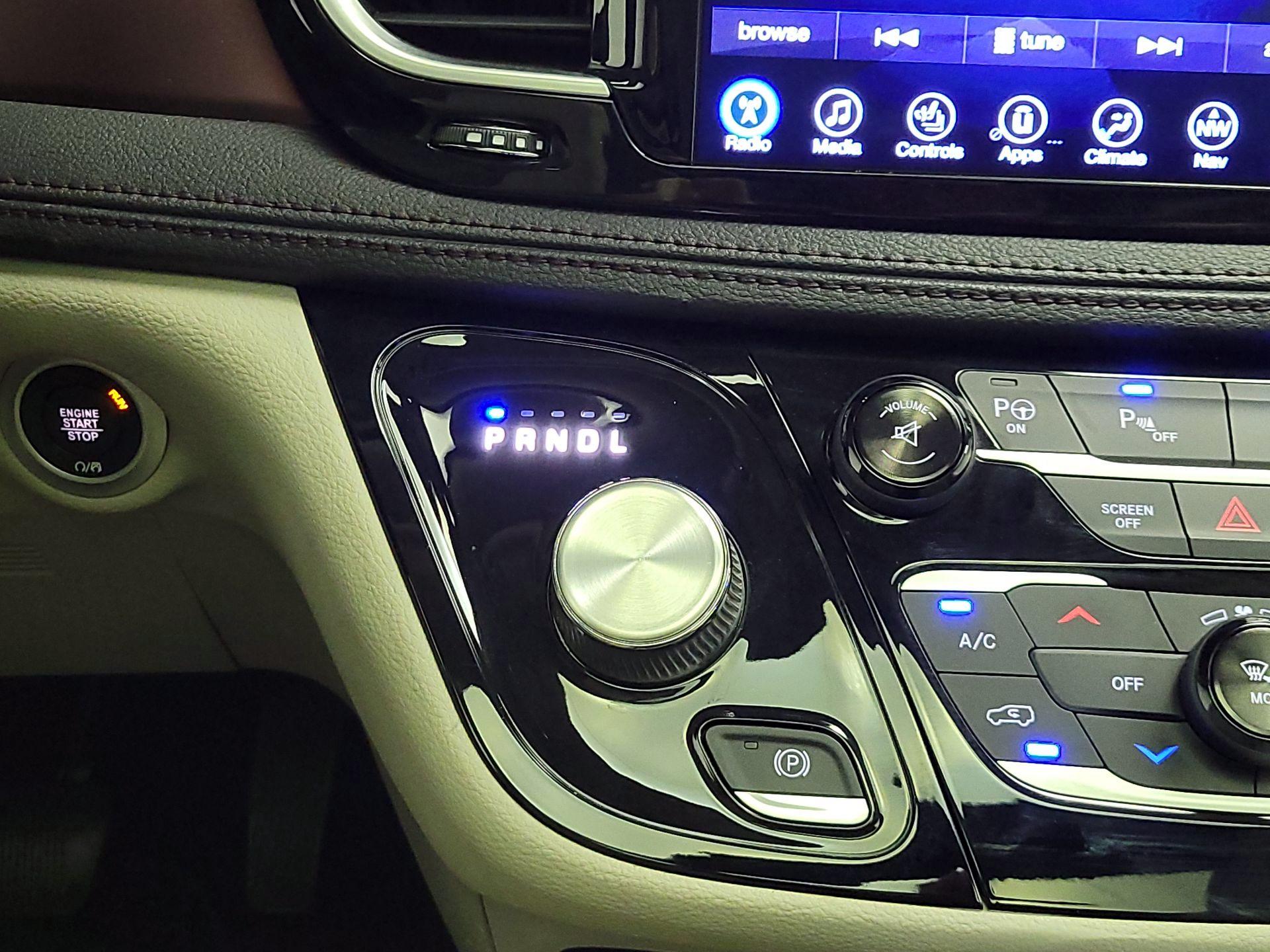 Thumbnail: 2017 Chrysler Pacifica - 18