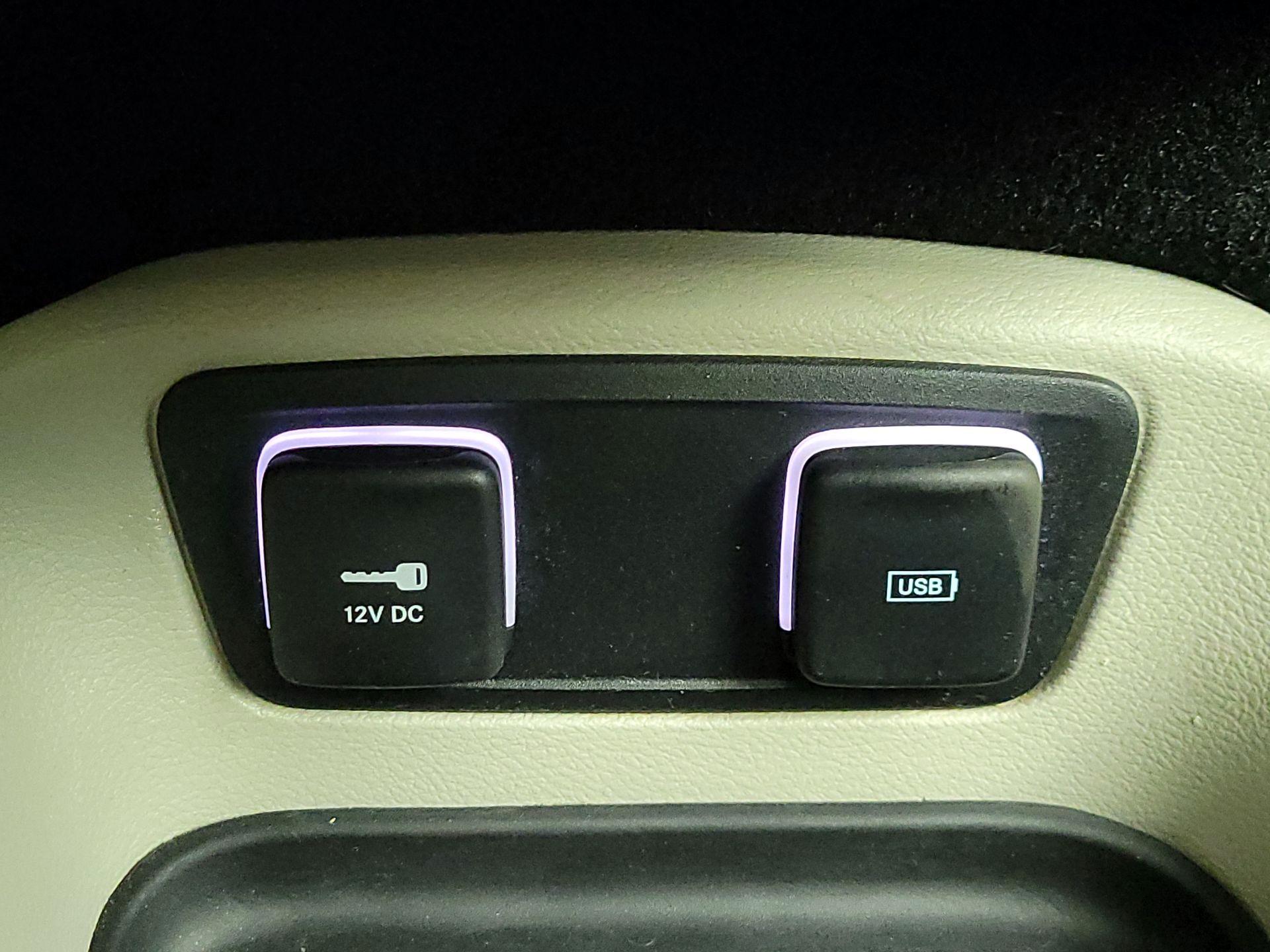 Thumbnail: 2017 Chrysler Pacifica - 19