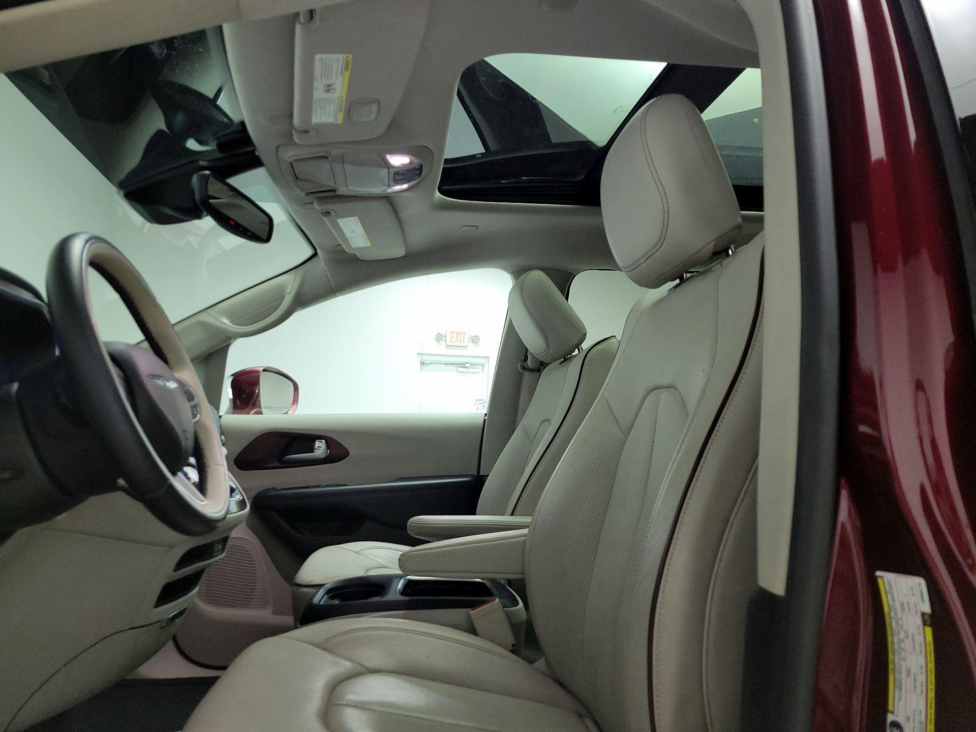 Thumbnail: 2017 Chrysler Pacifica - 20