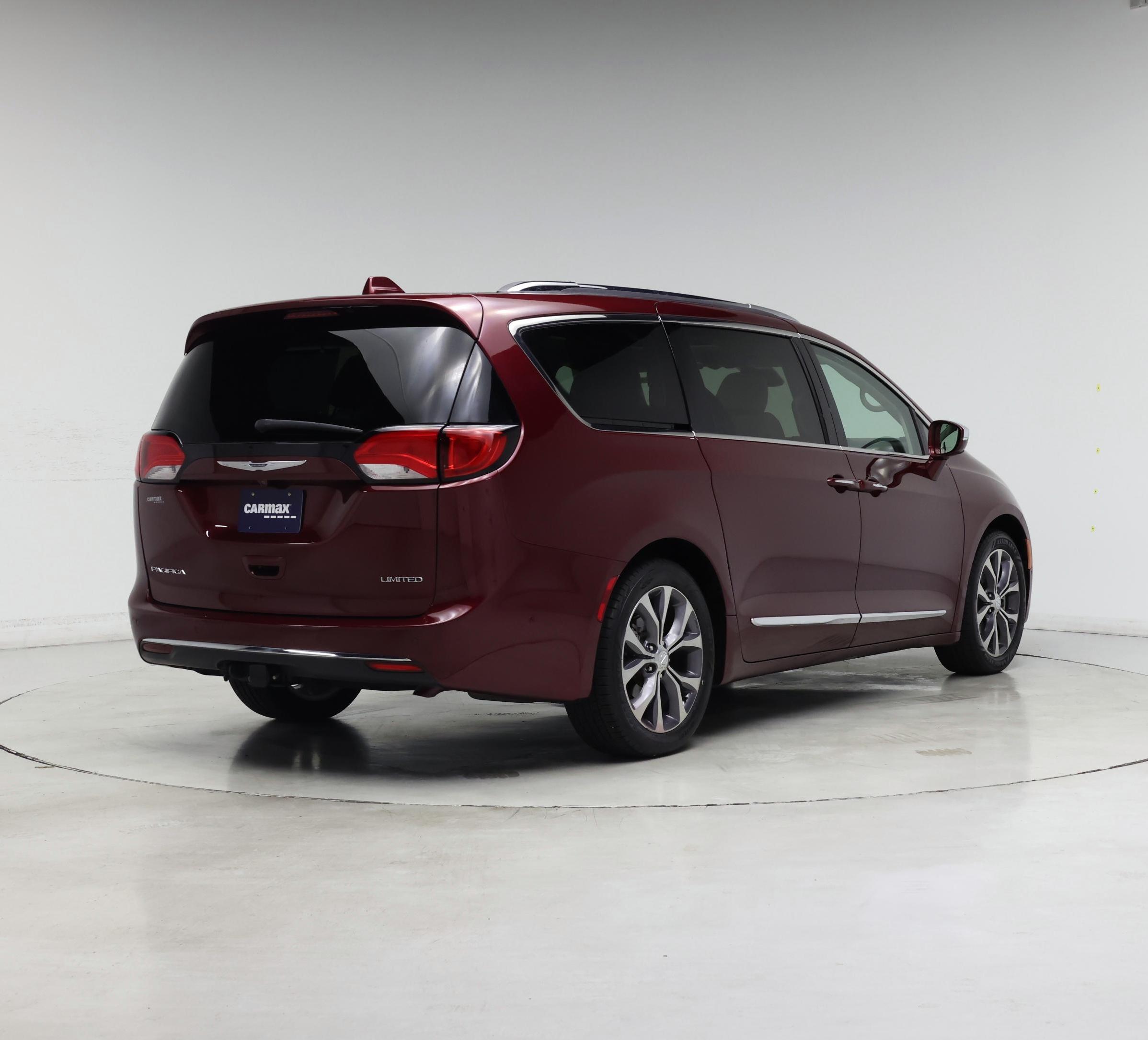 Thumbnail: 2017 Chrysler Pacifica - 8