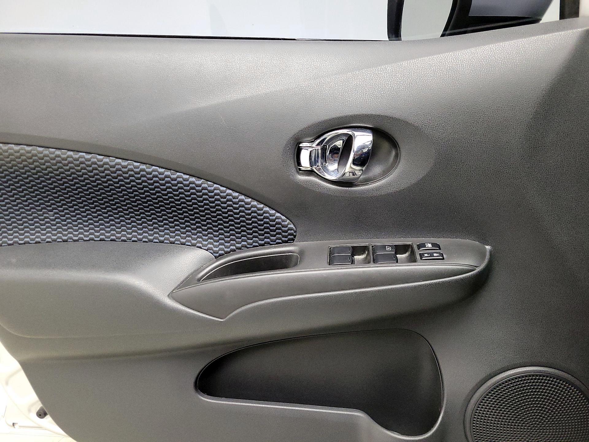 Thumbnail: 2015 Nissan Versa Note - 12
