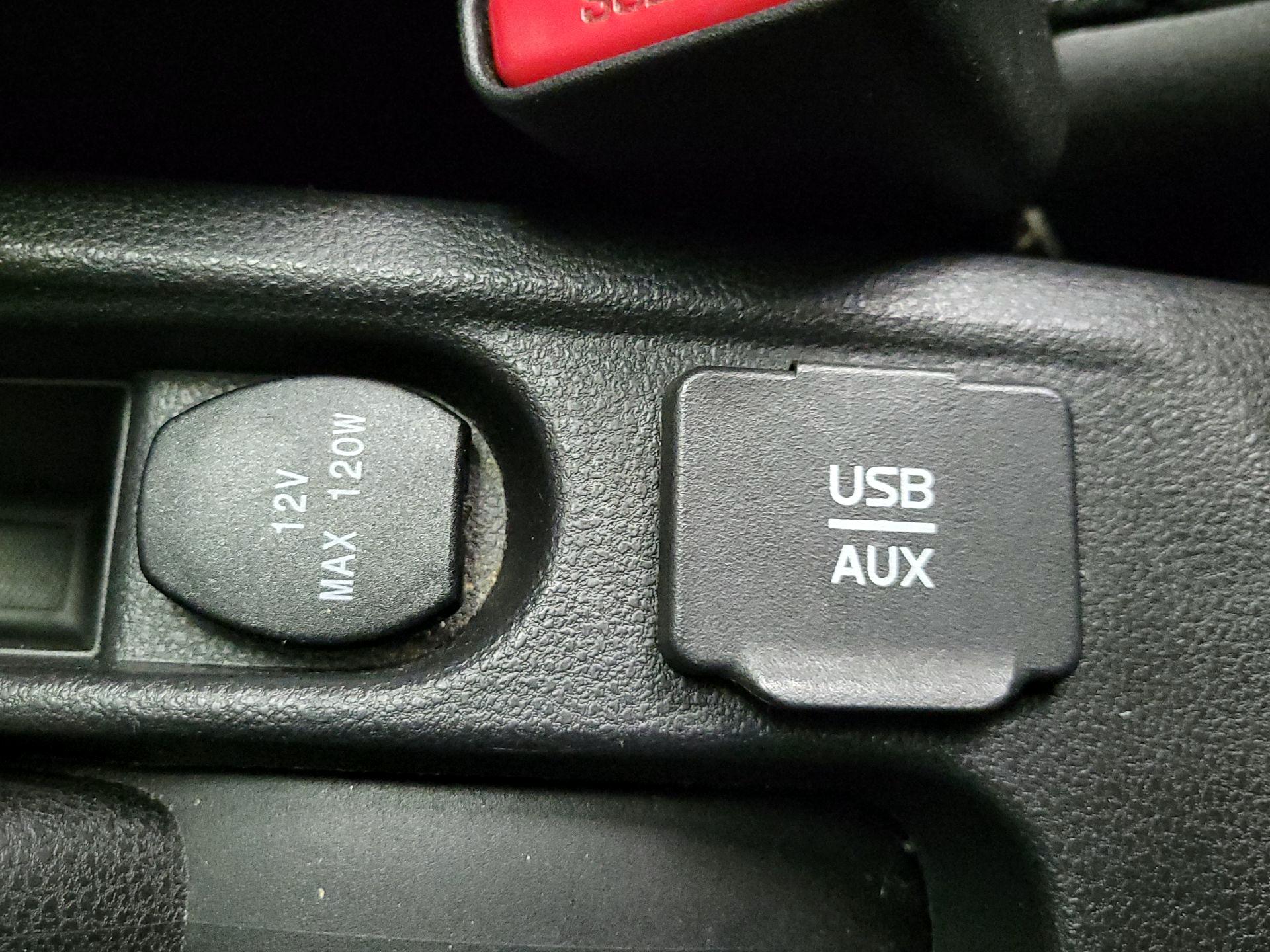 Thumbnail: 2015 Nissan Versa Note - 18