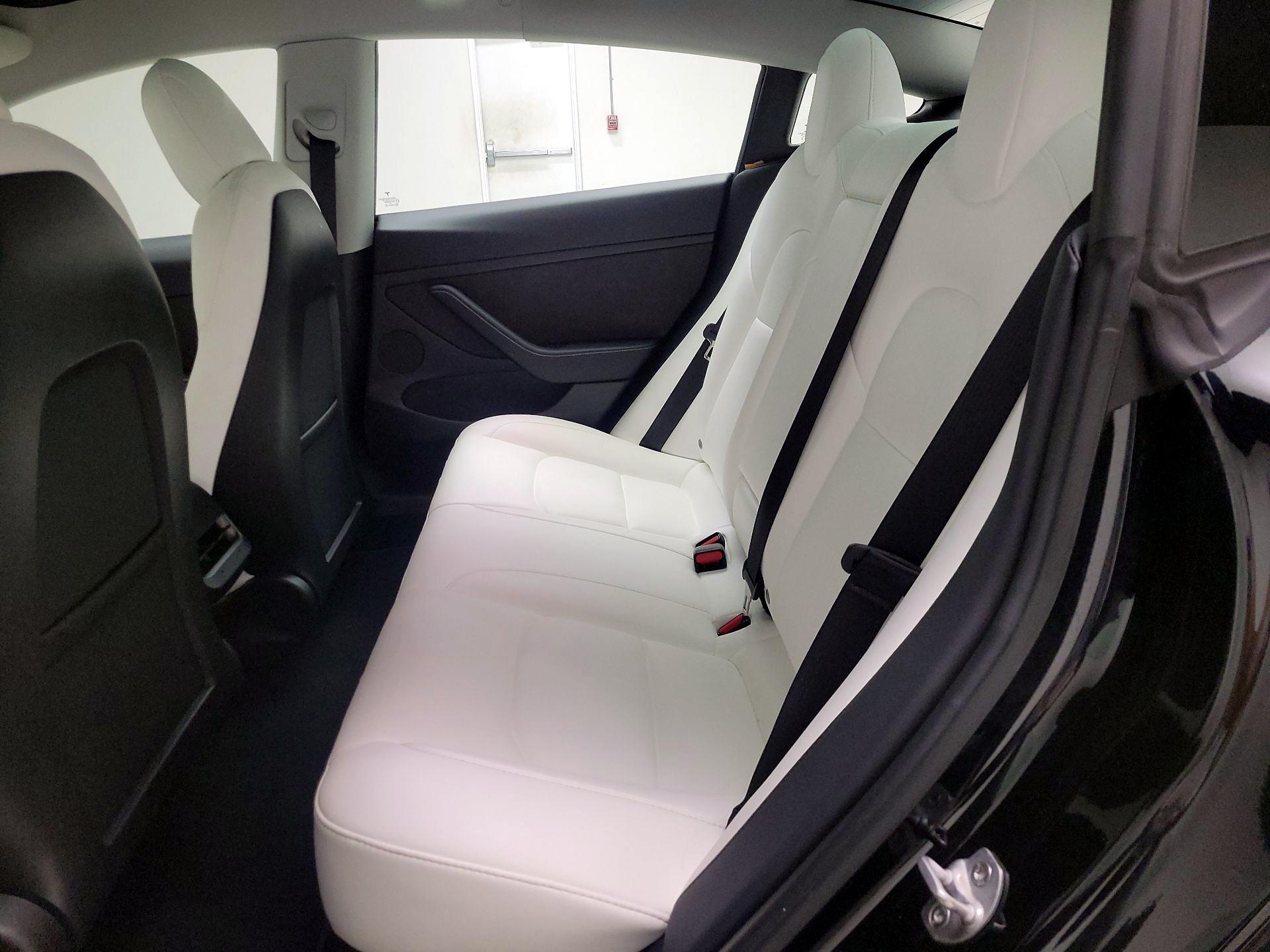 Thumbnail: 2022 Tesla Model 3 - 19
