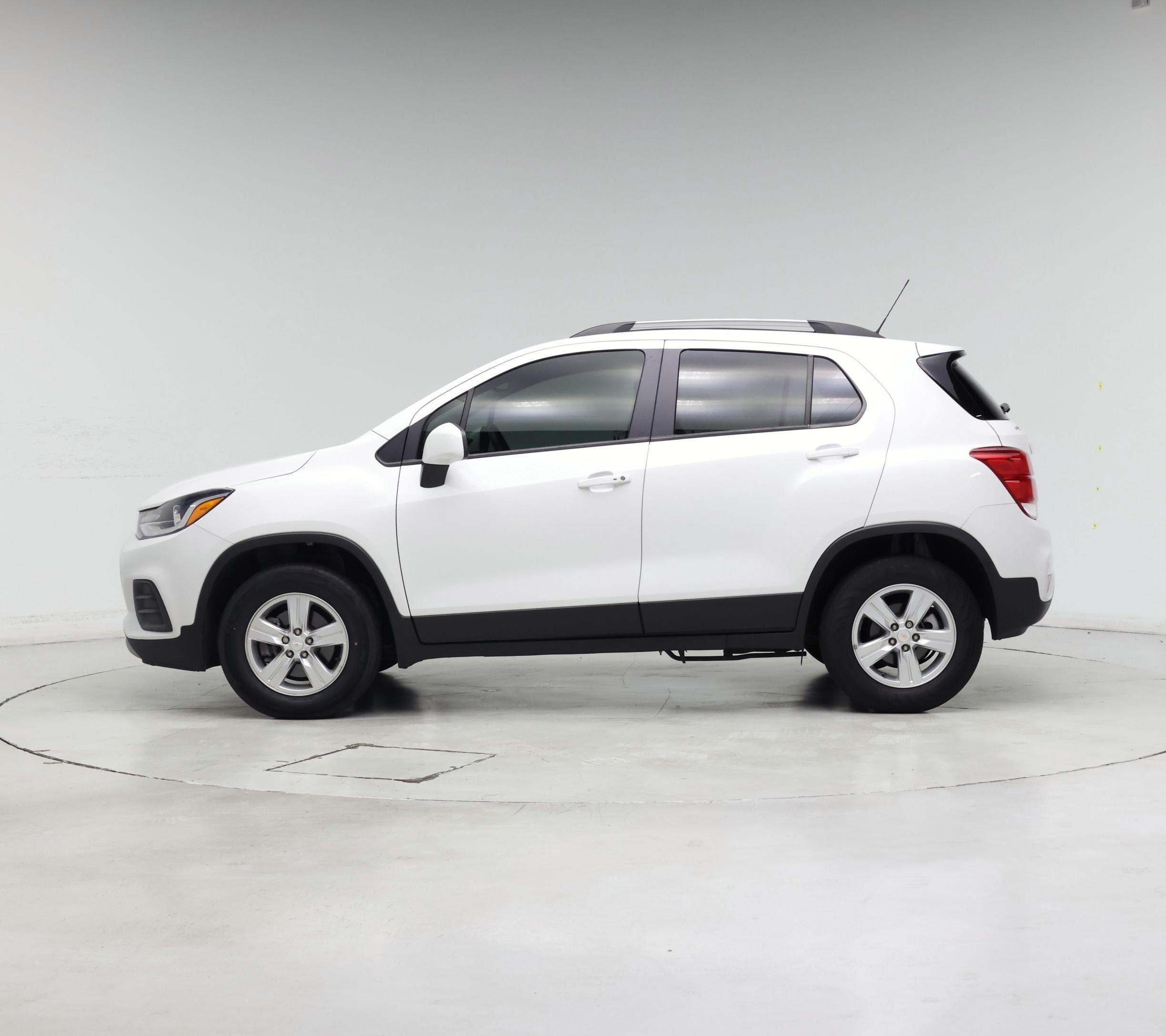 Thumbnail: 2022 Chevrolet Trax - 3