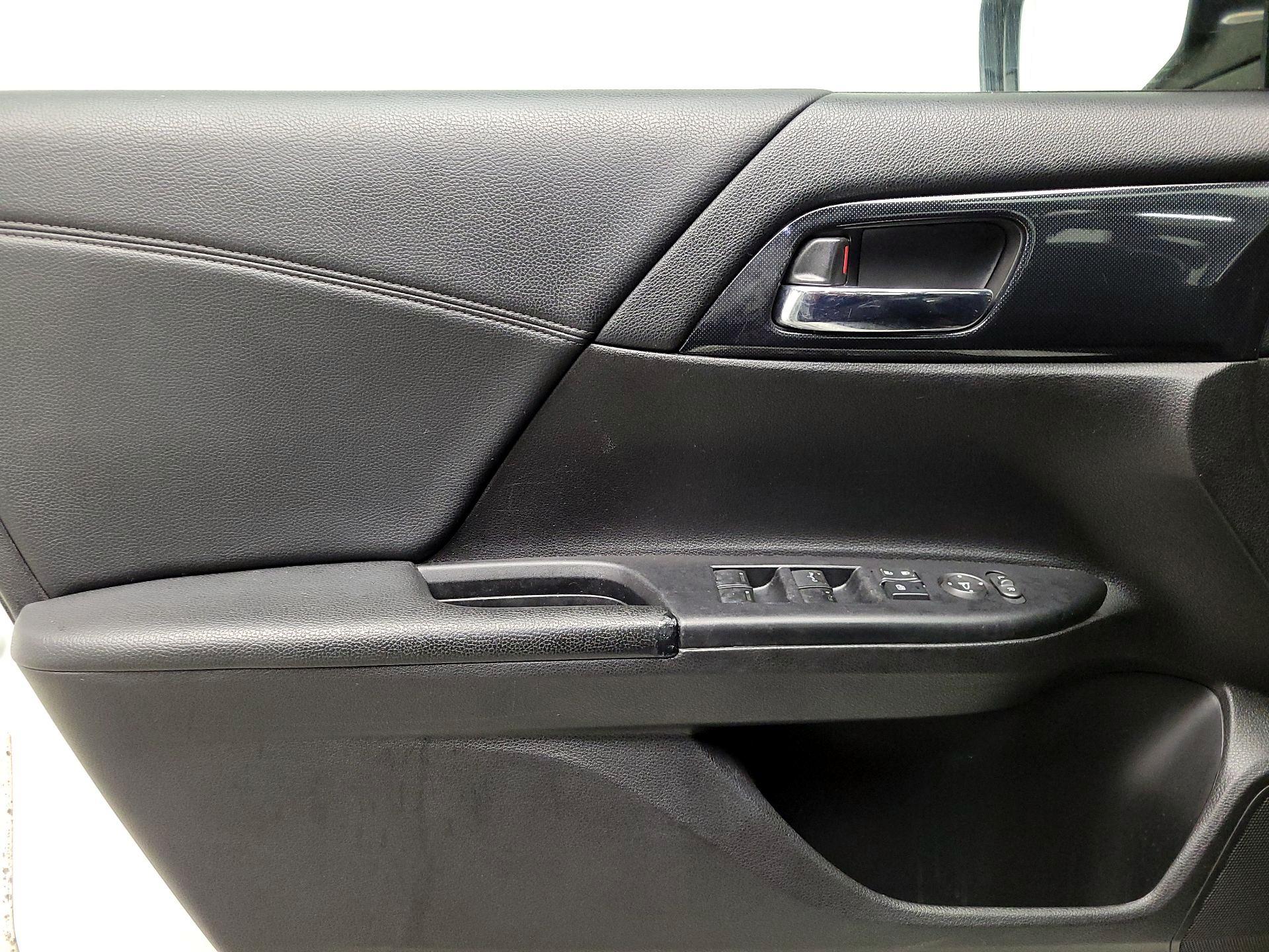 Thumbnail: 2015 Honda Accord - 12