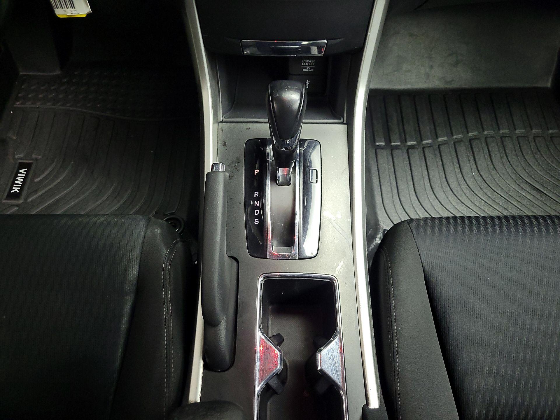 Thumbnail: 2015 Honda Accord - 17