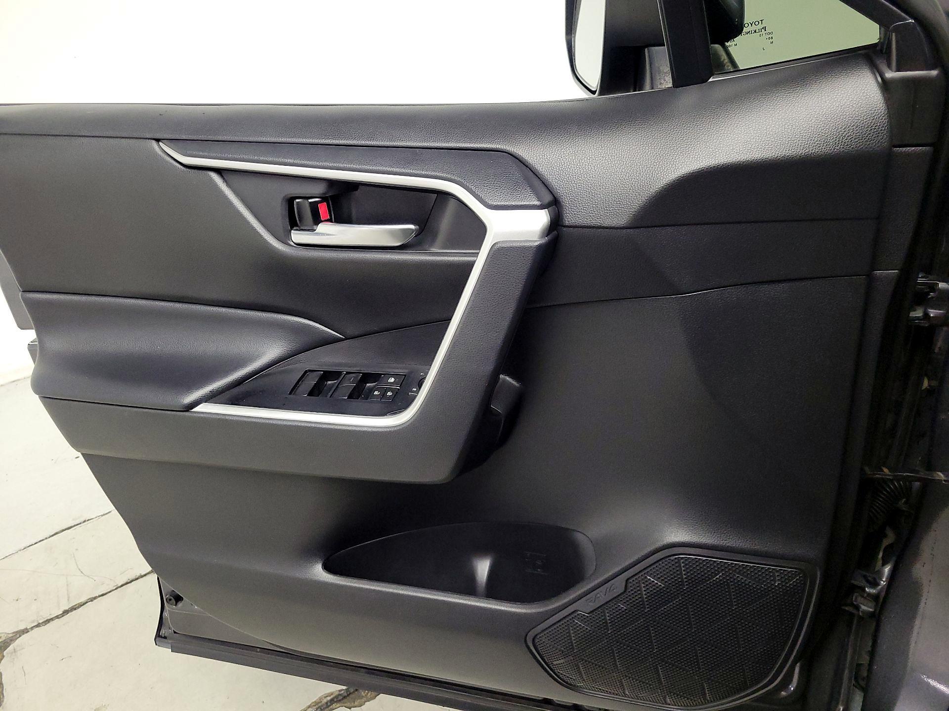 Thumbnail: 2021 Toyota RAV4 - 12
