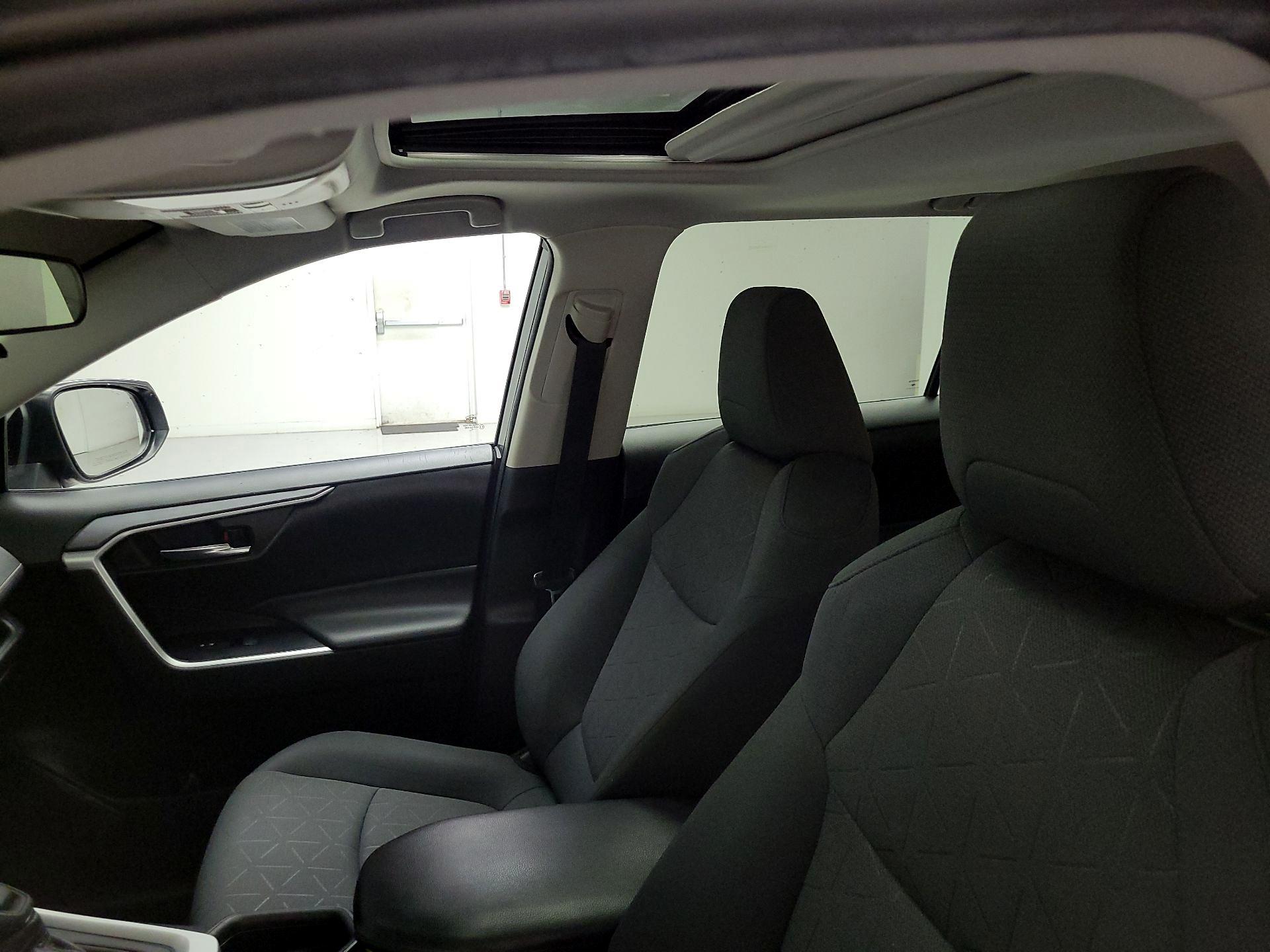 Thumbnail: 2021 Toyota RAV4 - 20