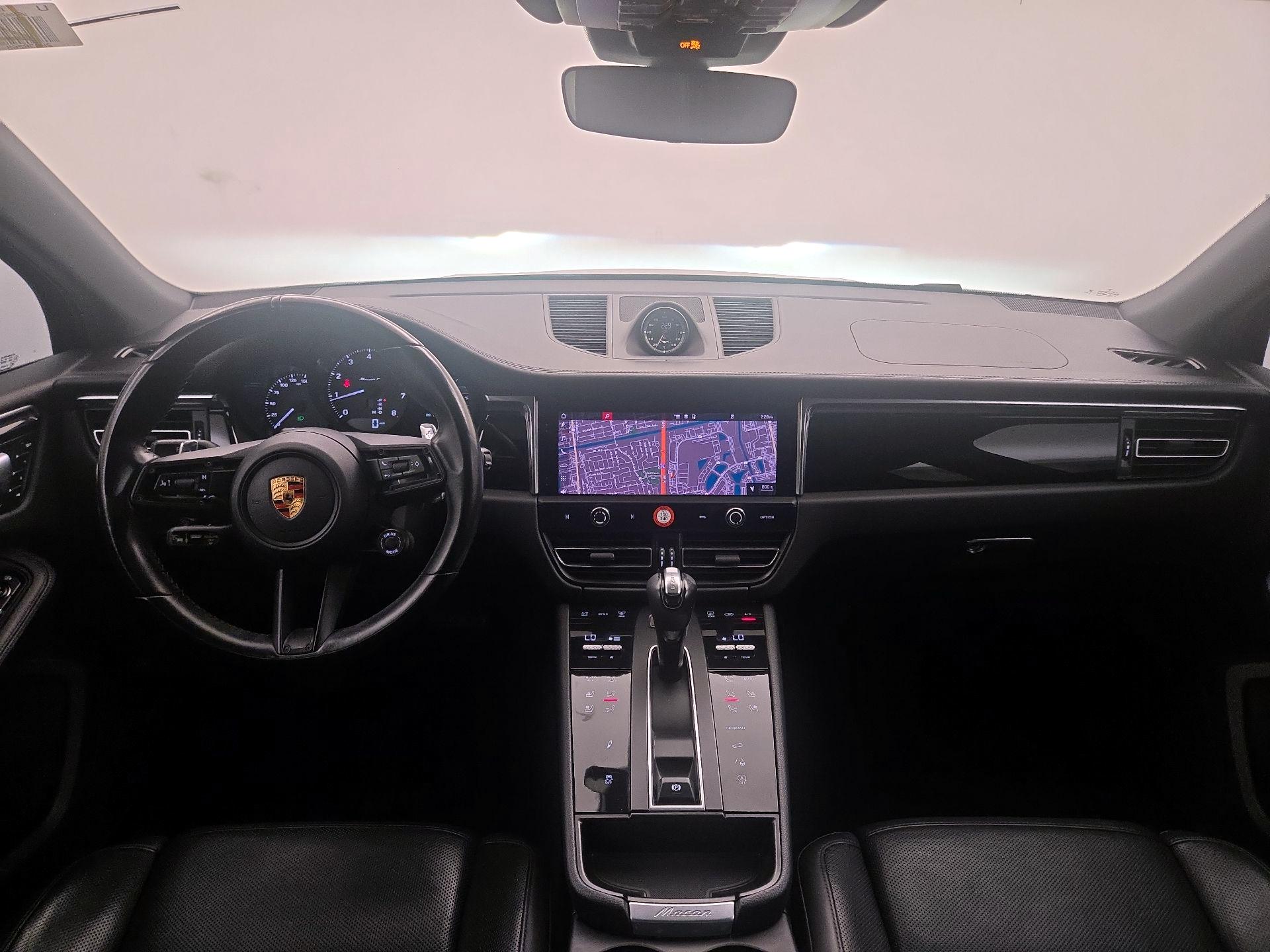 Thumbnail: 2023 Porsche Macan - 9