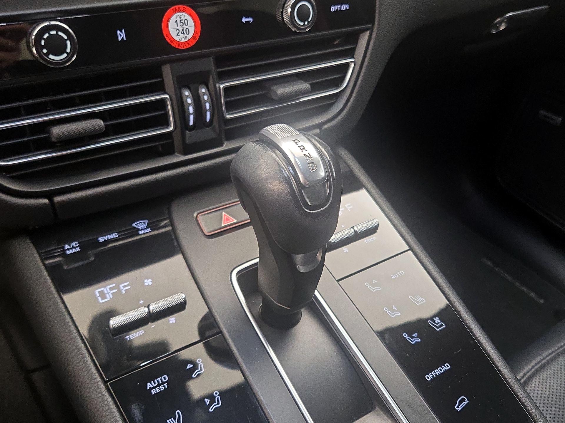 Thumbnail: 2023 Porsche Macan - 18