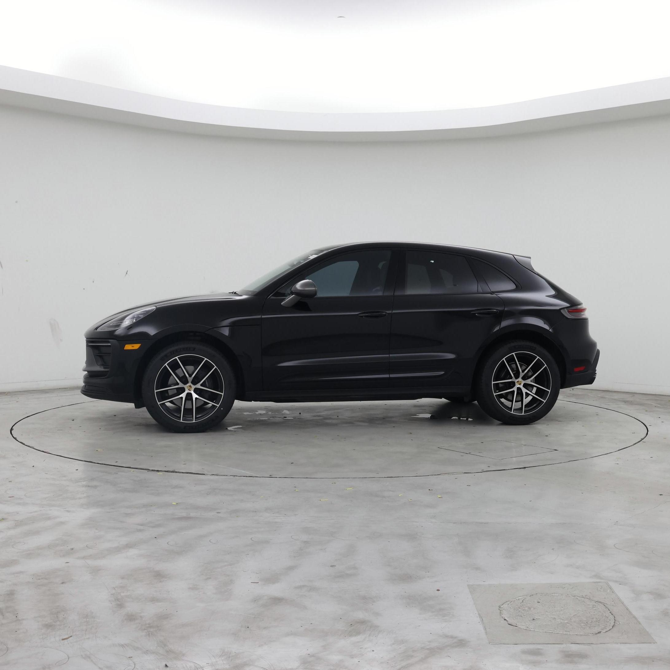 Thumbnail: 2023 Porsche Macan - 3