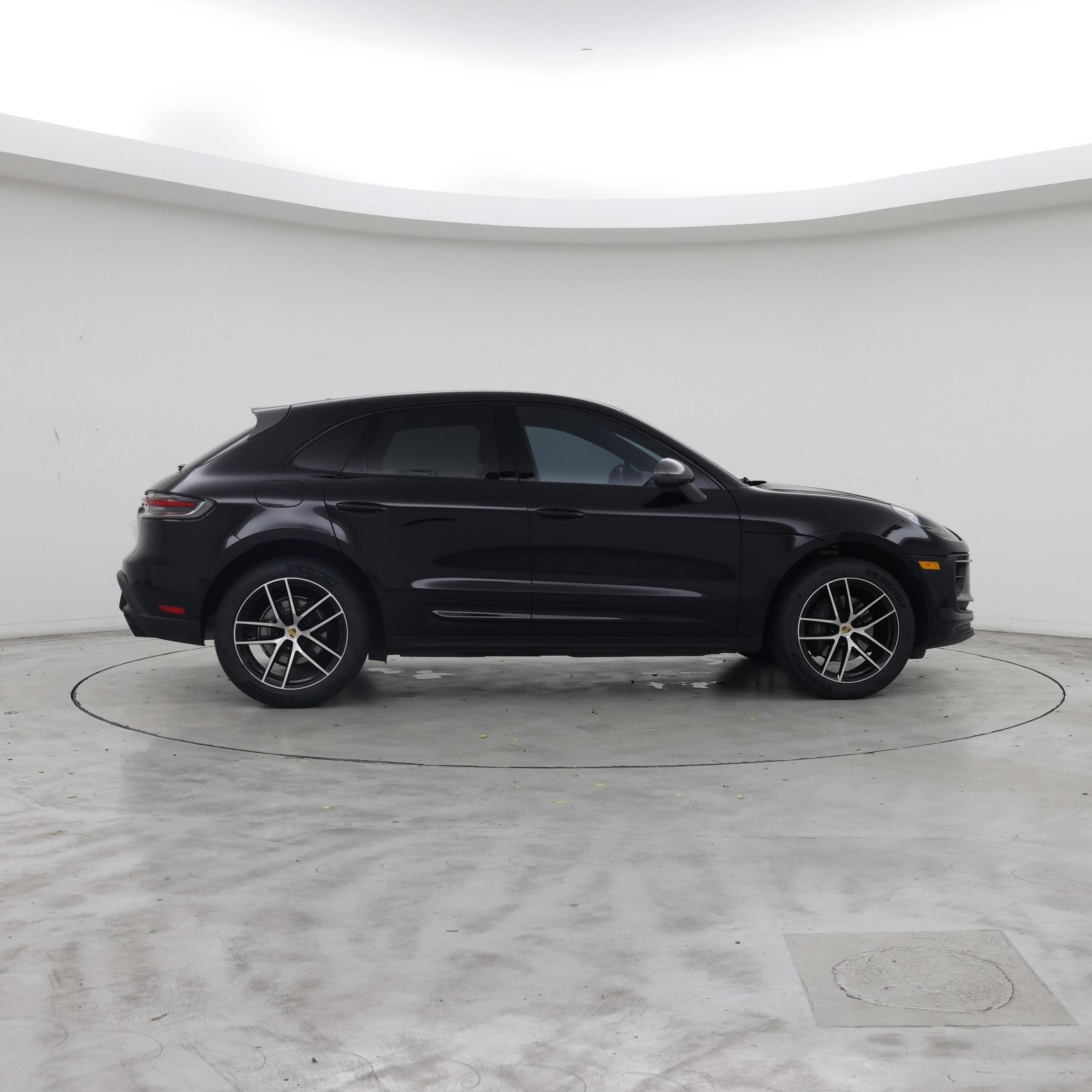 Thumbnail: 2023 Porsche Macan - 7