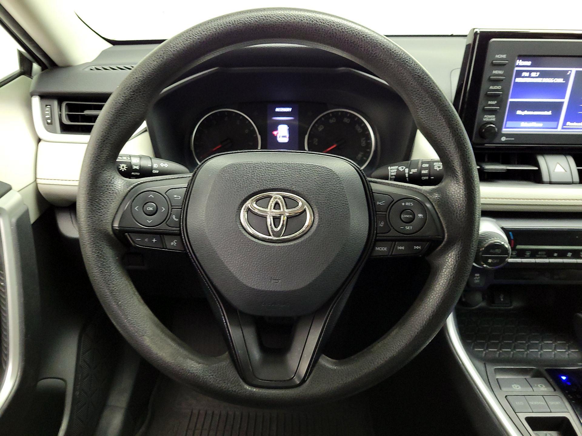 Thumbnail: 2021 Toyota RAV4 - 10