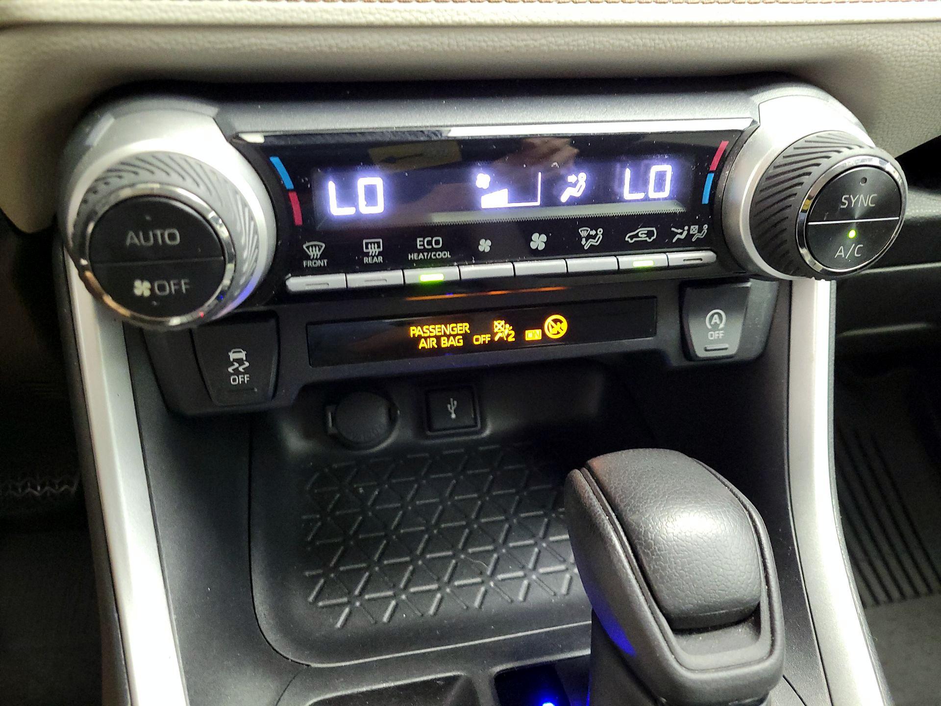 Thumbnail: 2021 Toyota RAV4 - 17