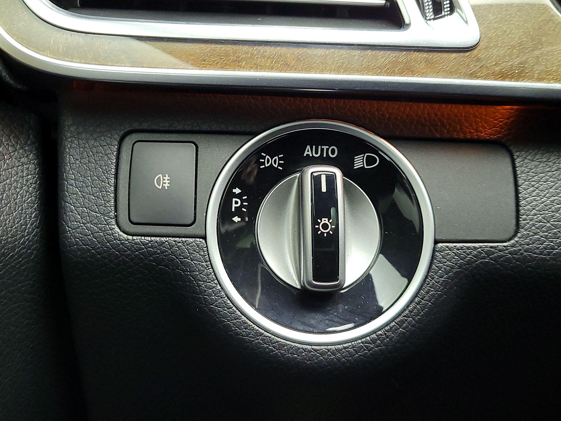 Thumbnail: 2015 Mercedes-Benz E-Class - 13