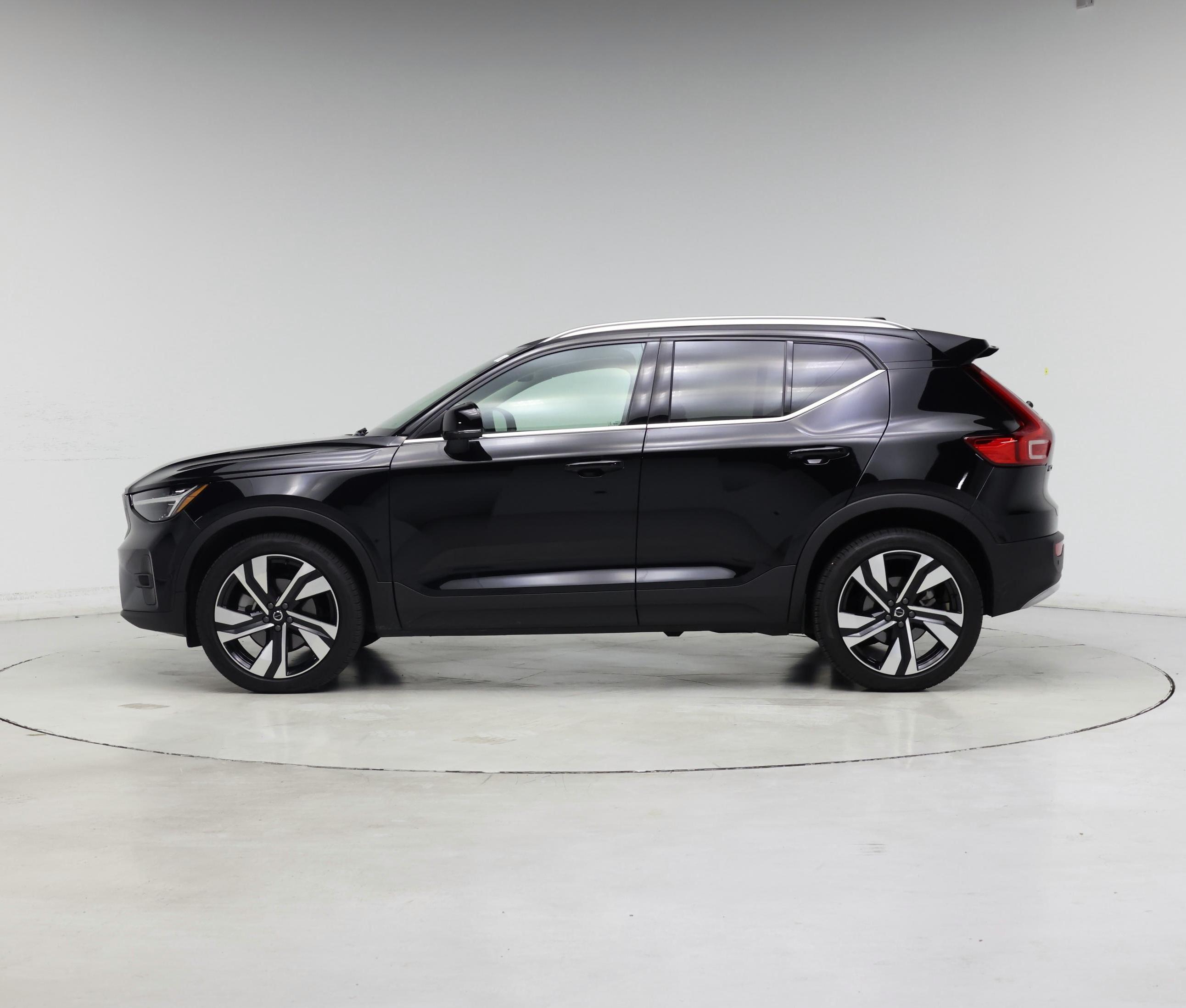 Thumbnail: 2024 Volvo XC40 - 3