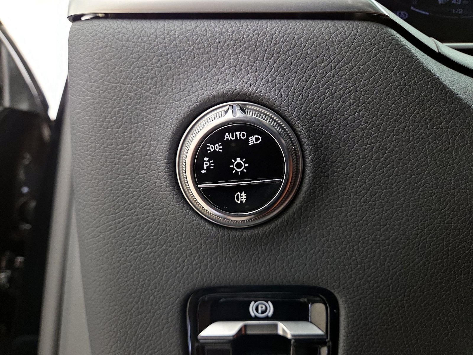 2025 Mercedes-Benz GLC AMG GLC43 - Photo 14