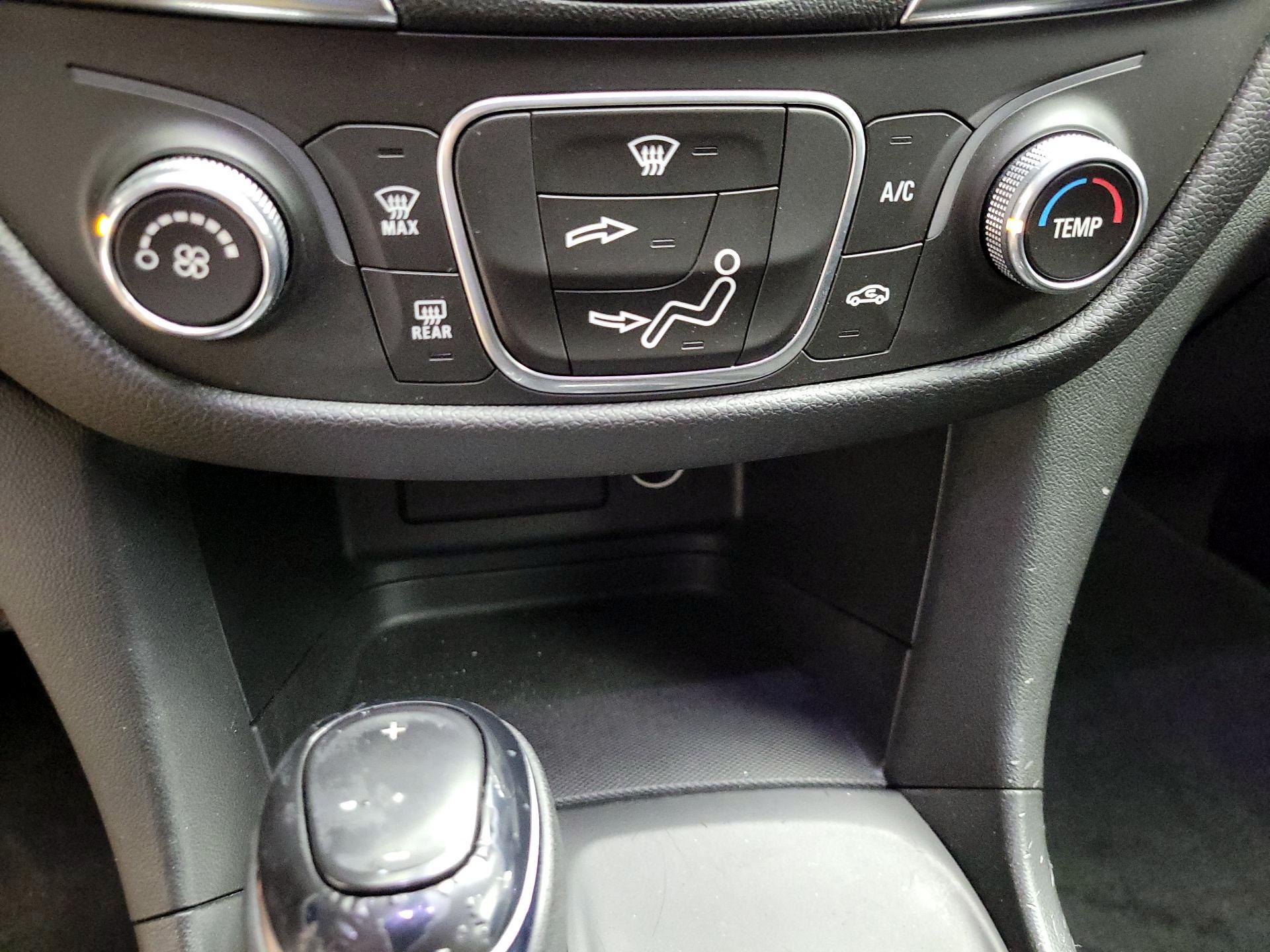 Thumbnail: 2019 Chevrolet Equinox - 17