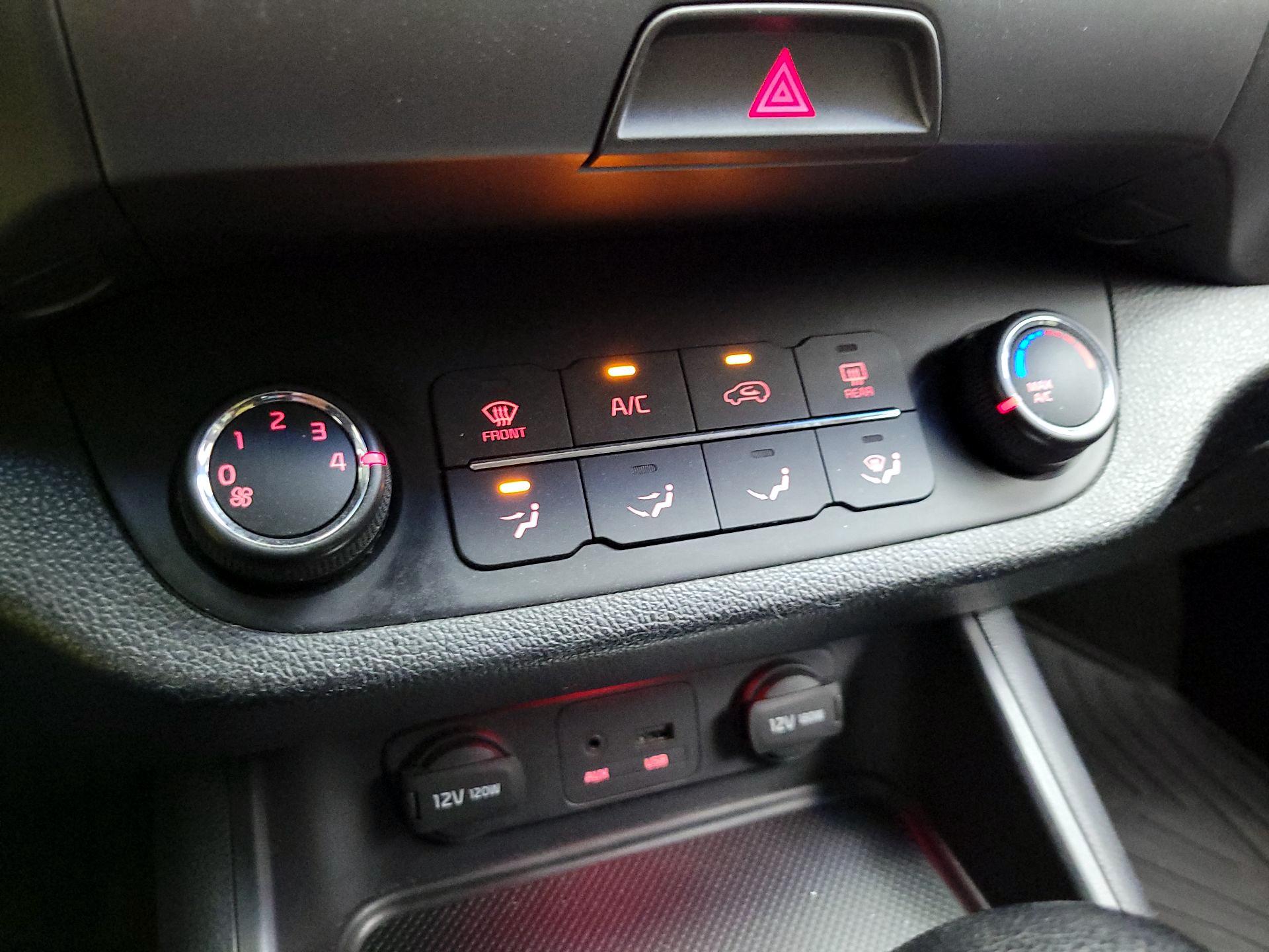Thumbnail: 2015 Kia Sportage - 15