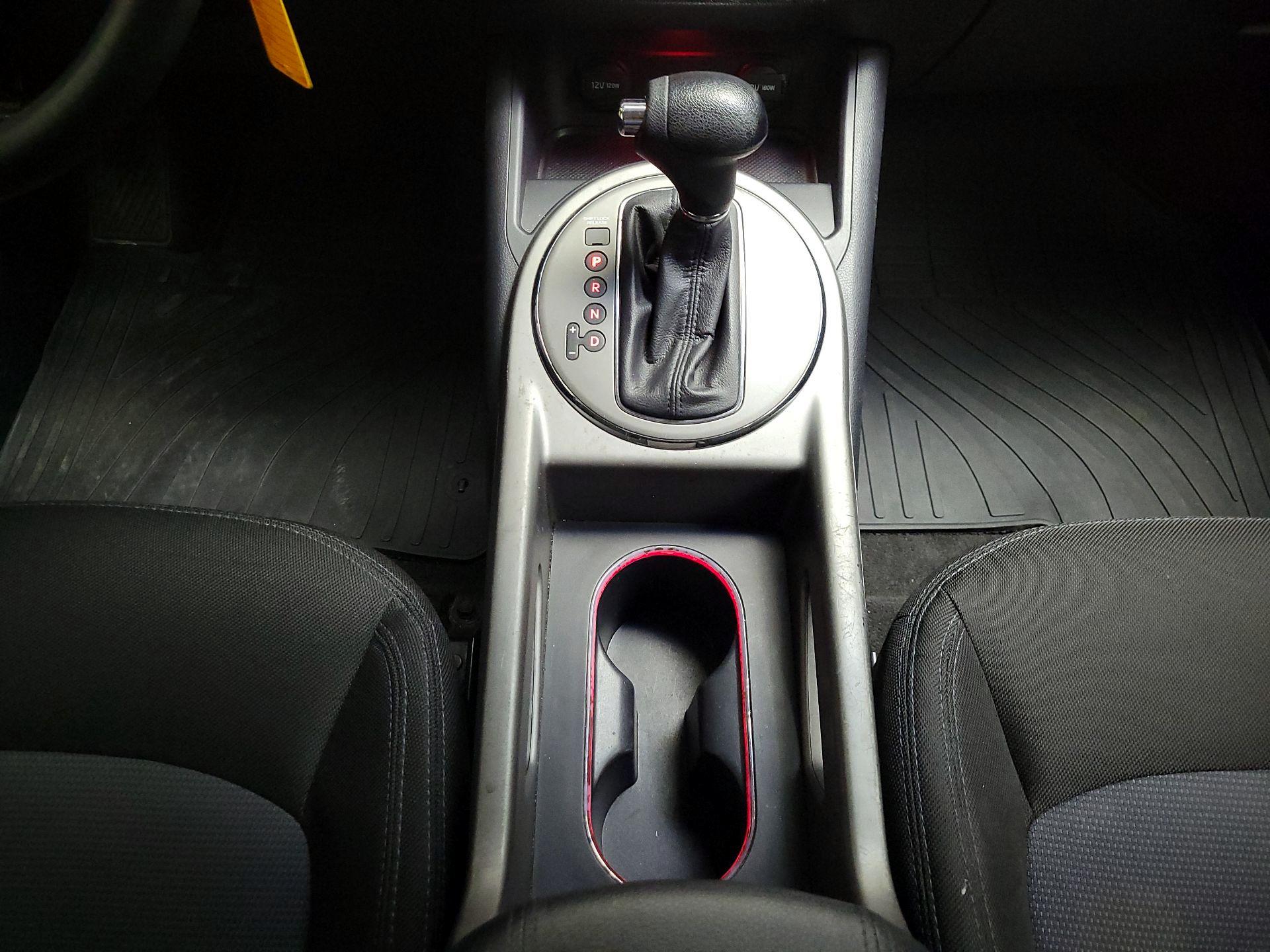Thumbnail: 2015 Kia Sportage - 16