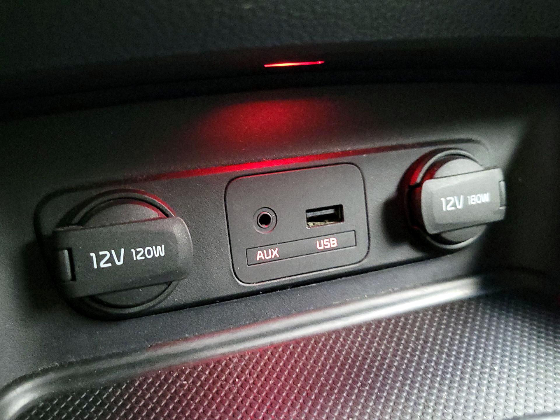 Thumbnail: 2015 Kia Sportage - 17