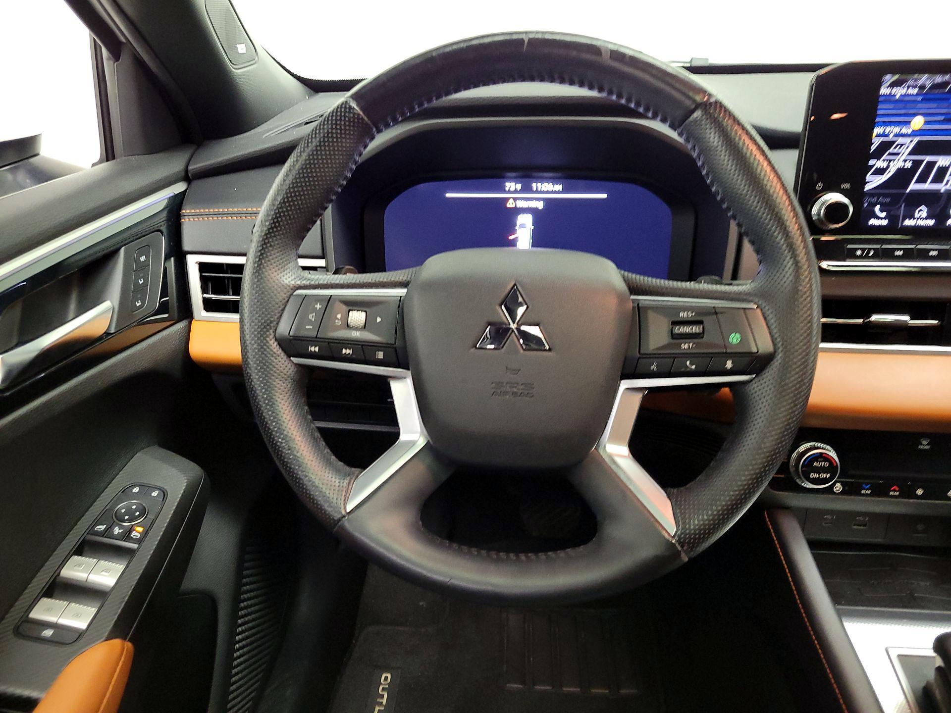 Thumbnail: 2022 Mitsubishi Outlander - 10