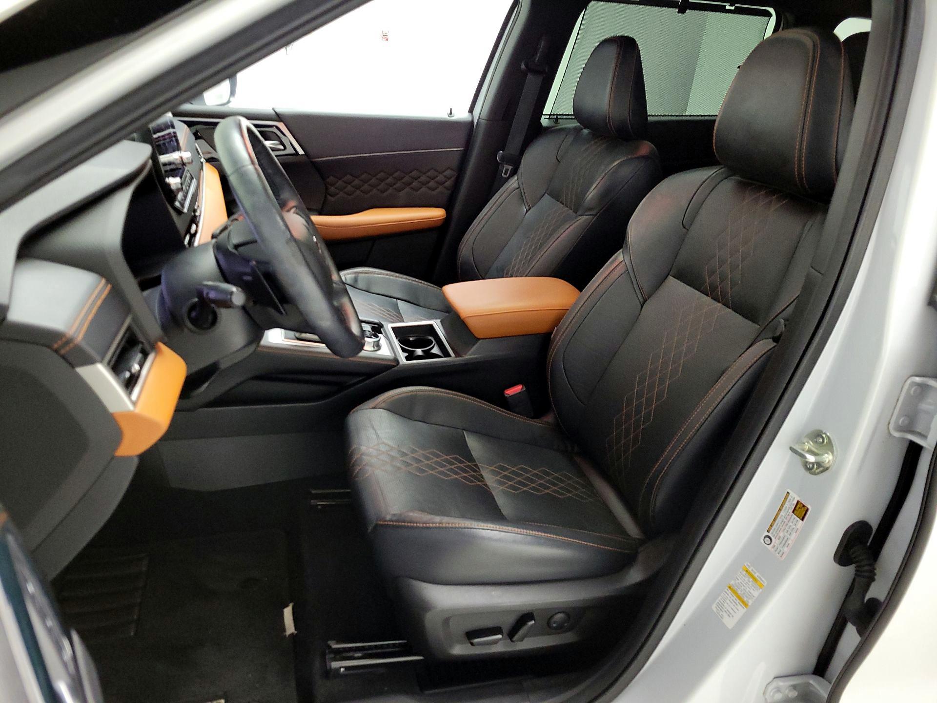 Thumbnail: 2022 Mitsubishi Outlander - 11