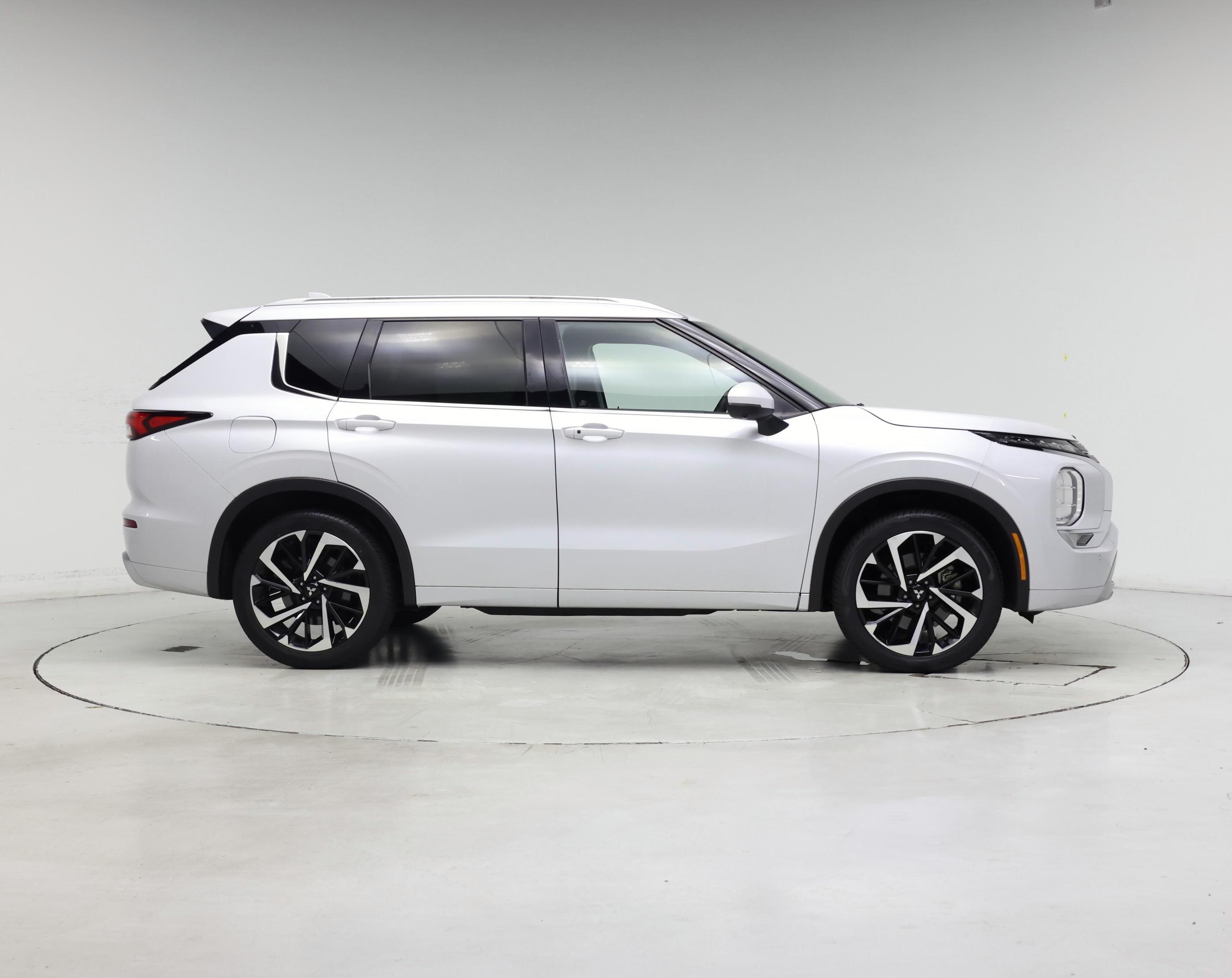 Thumbnail: 2022 Mitsubishi Outlander - 7