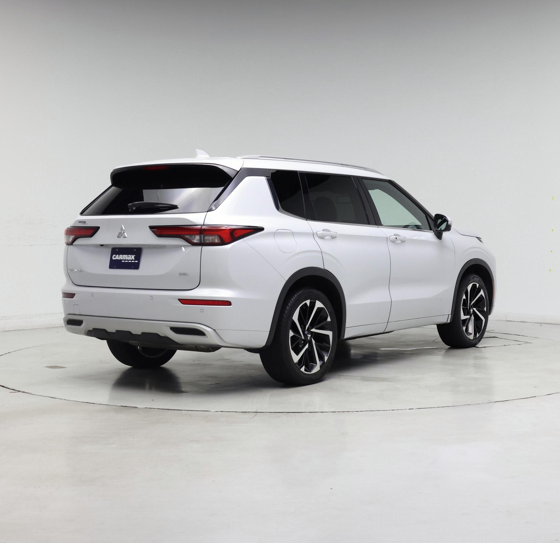 Thumbnail: 2022 Mitsubishi Outlander - 8