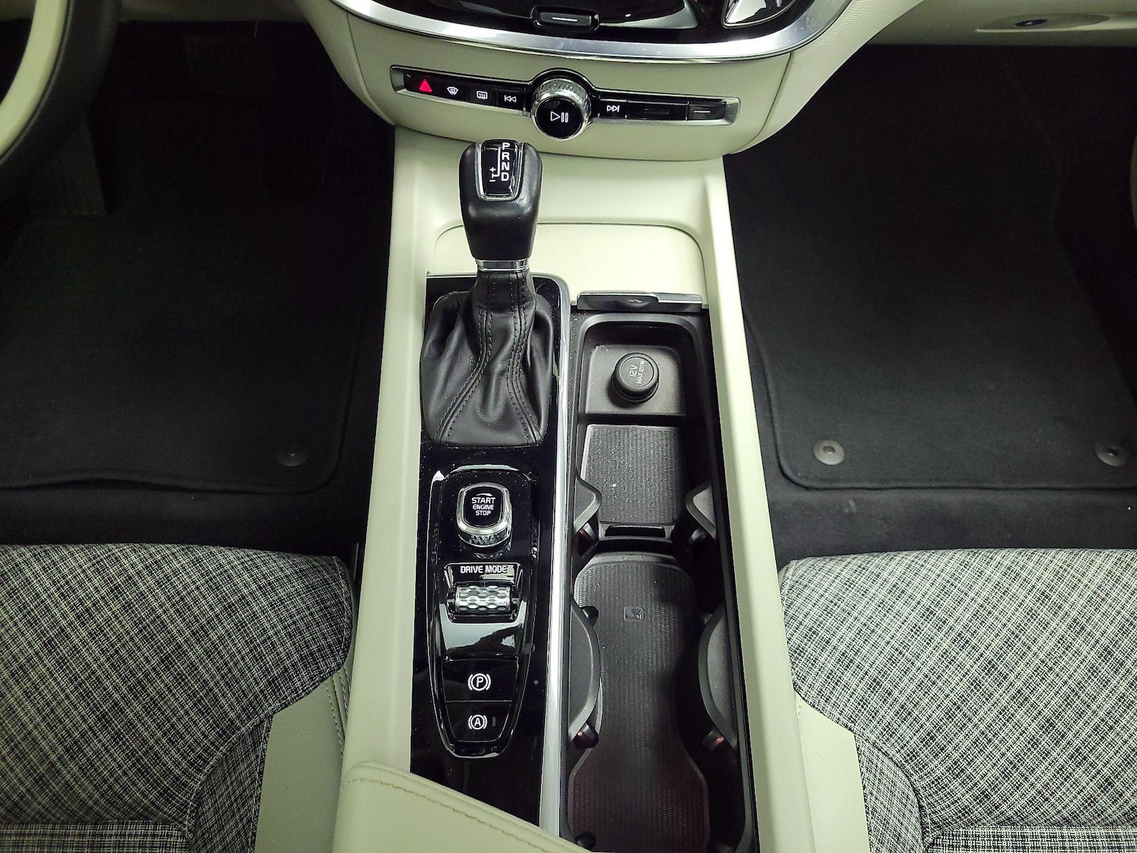 2021 Volvo S60 Momentum - Photo 19