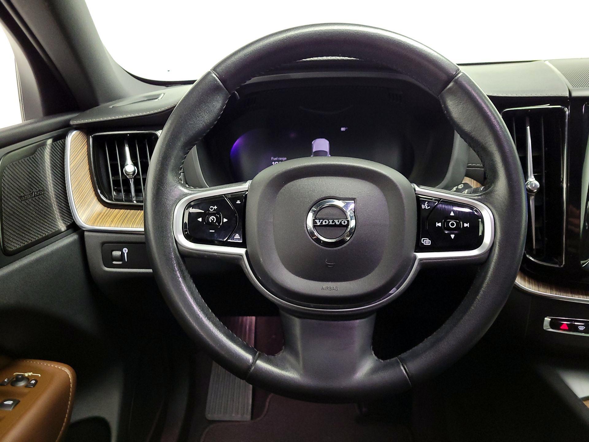 Thumbnail: 2022 Volvo XC60 - 10