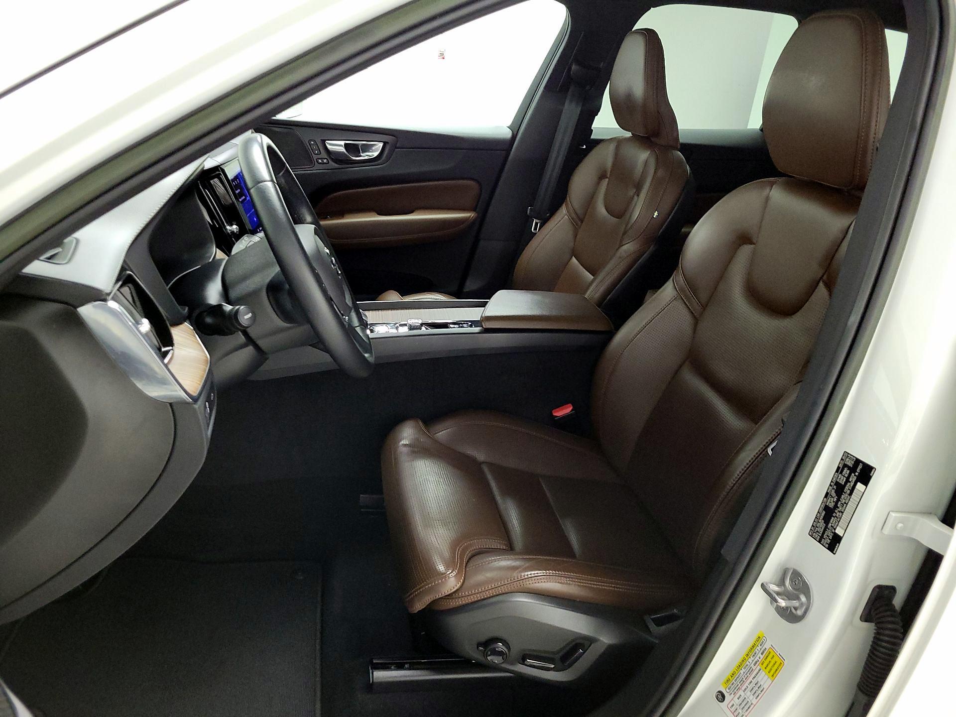 Thumbnail: 2022 Volvo XC60 - 11