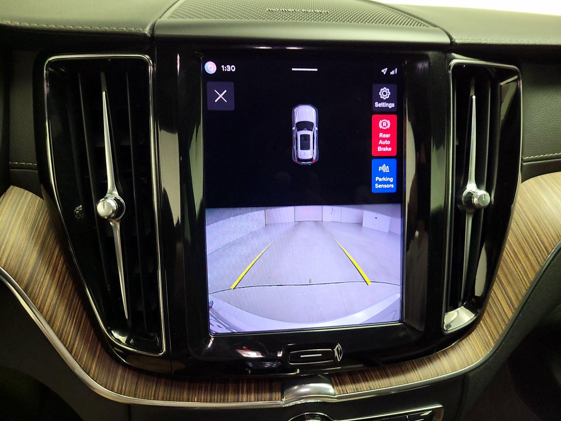 Thumbnail: 2022 Volvo XC60 - 14