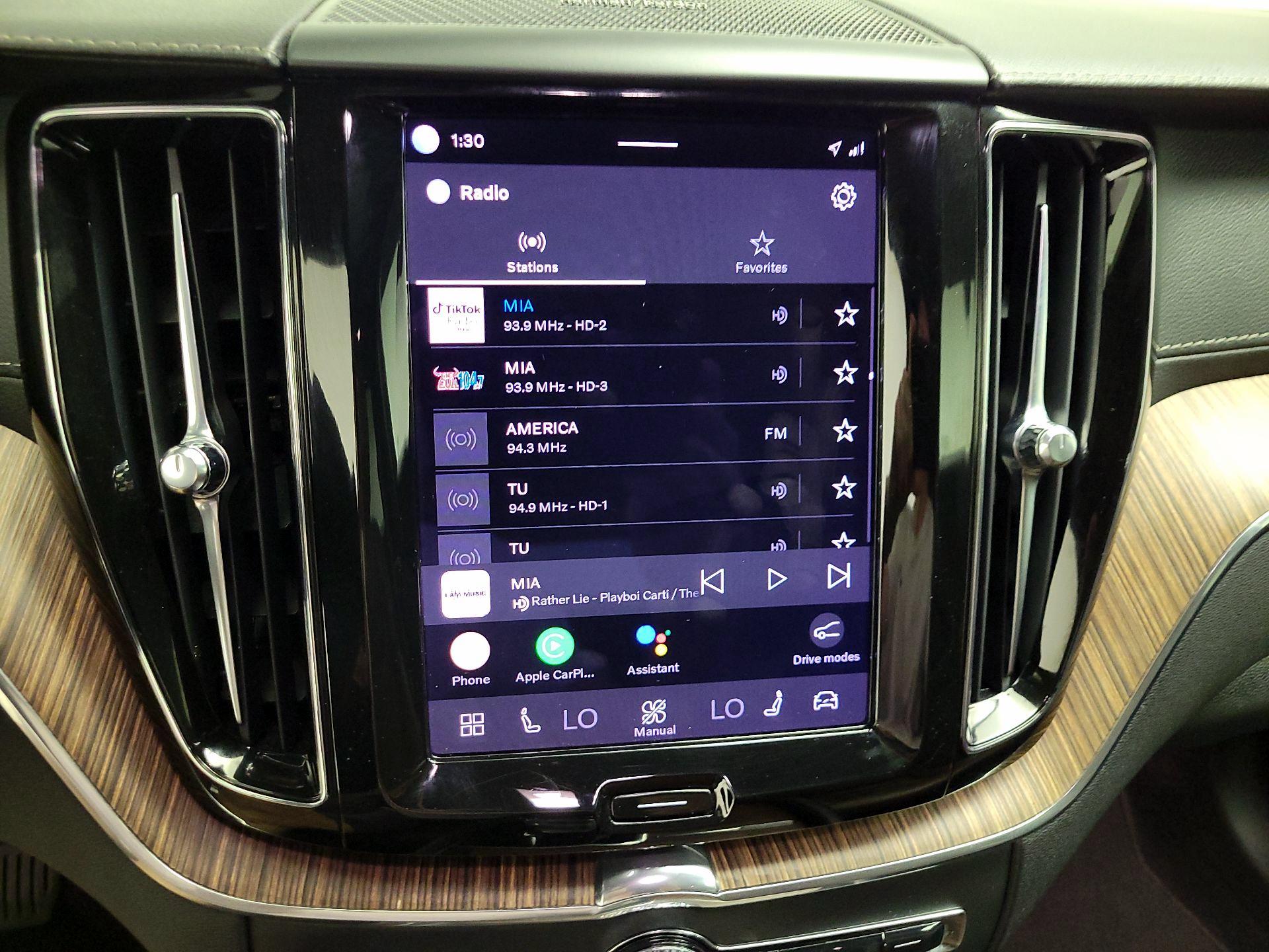Thumbnail: 2022 Volvo XC60 - 16