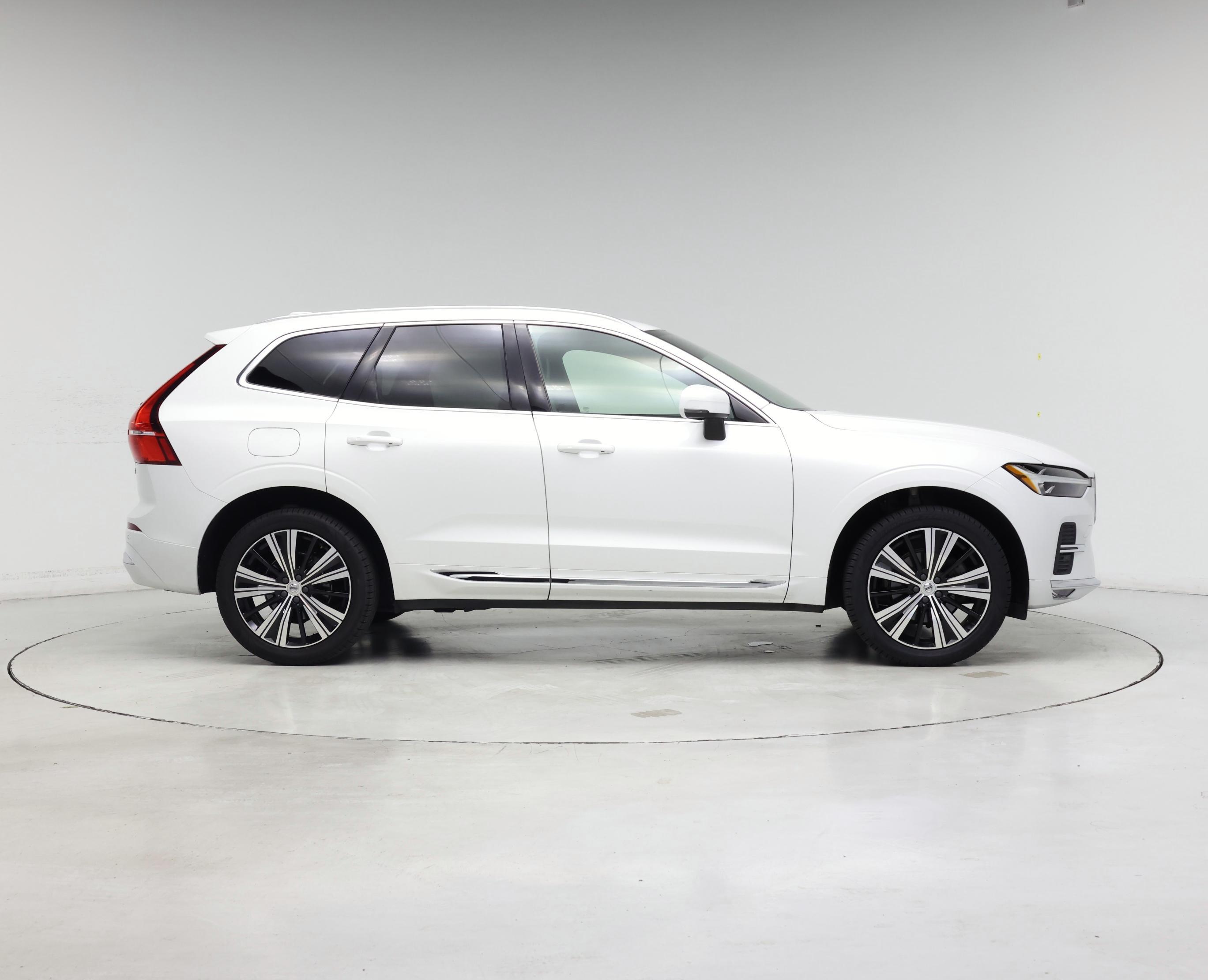 Thumbnail: 2022 Volvo XC60 - 7