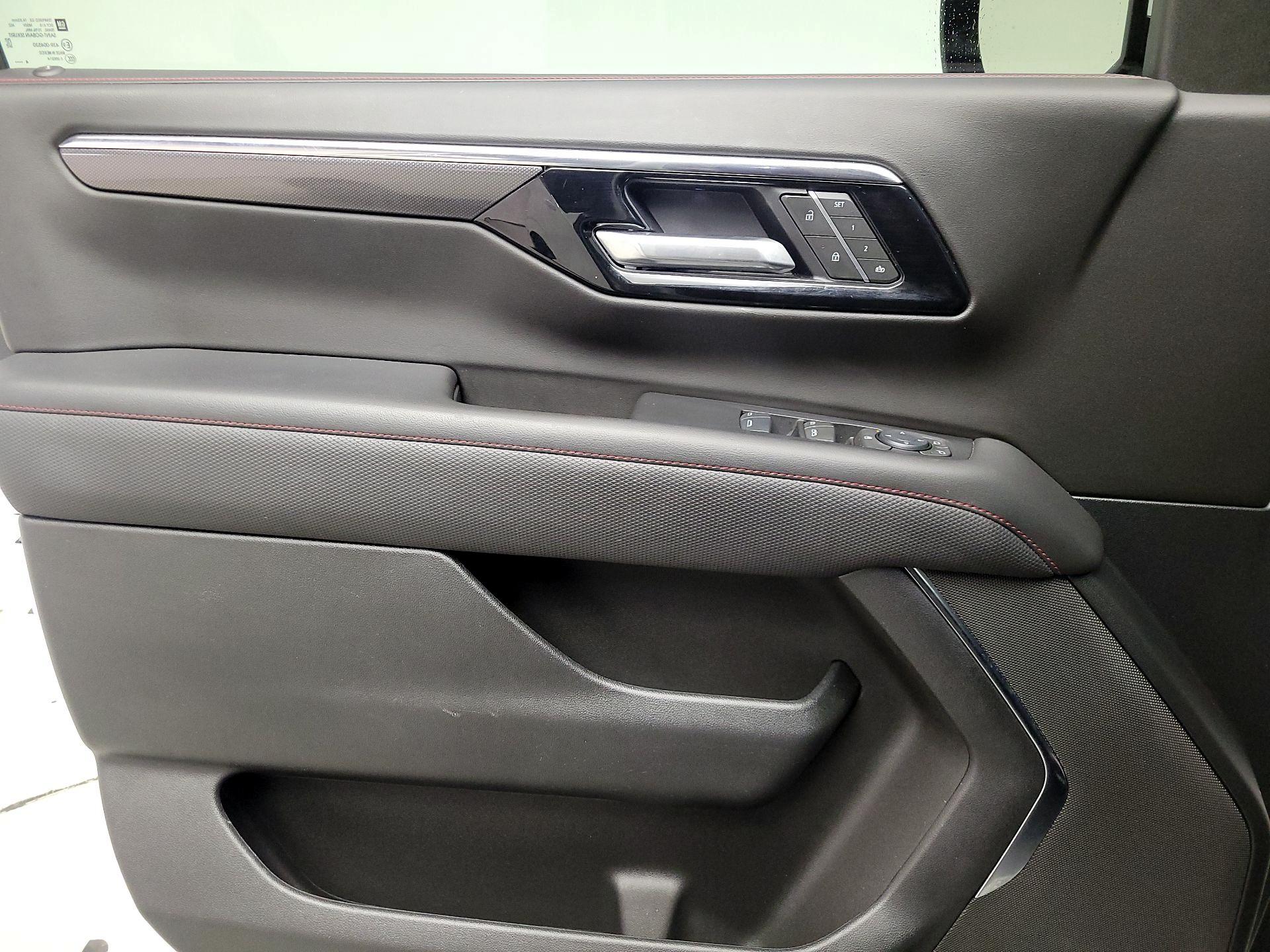 Thumbnail: 2025 Chevrolet Tahoe - 12