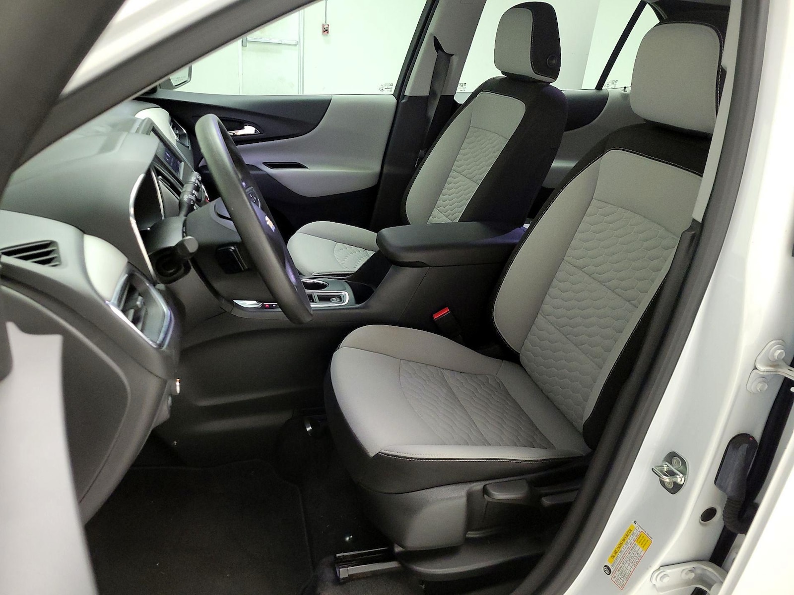 2020 Chevrolet Equinox LS - Photo 12