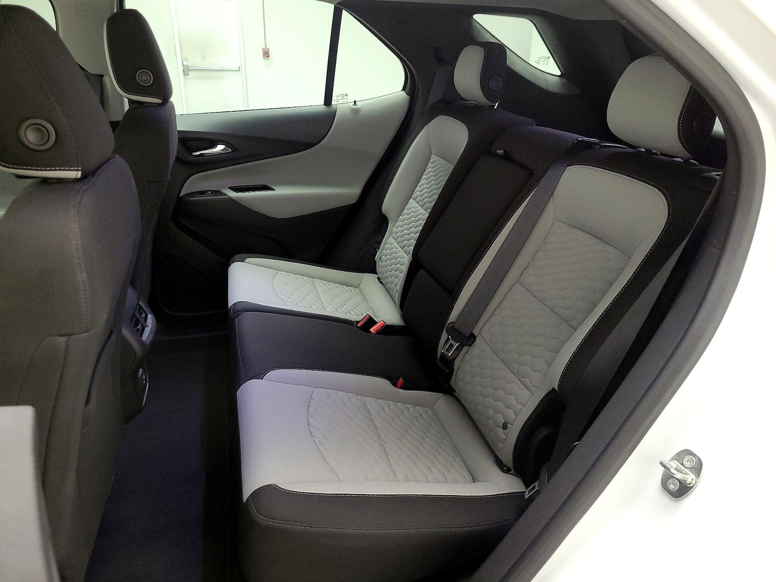 2020 Chevrolet Equinox LS - Photo 21